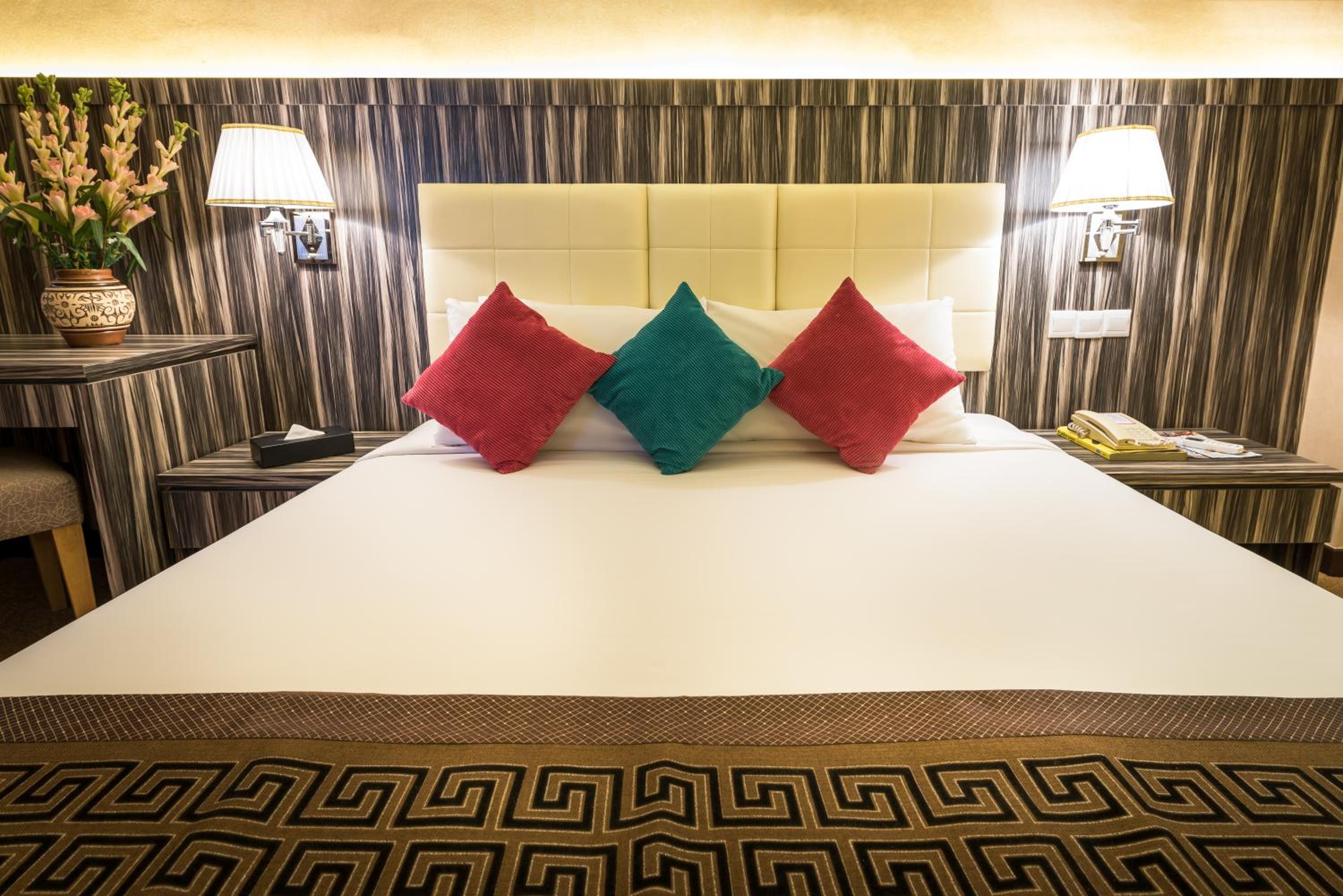 Executive Suite - Photo 3