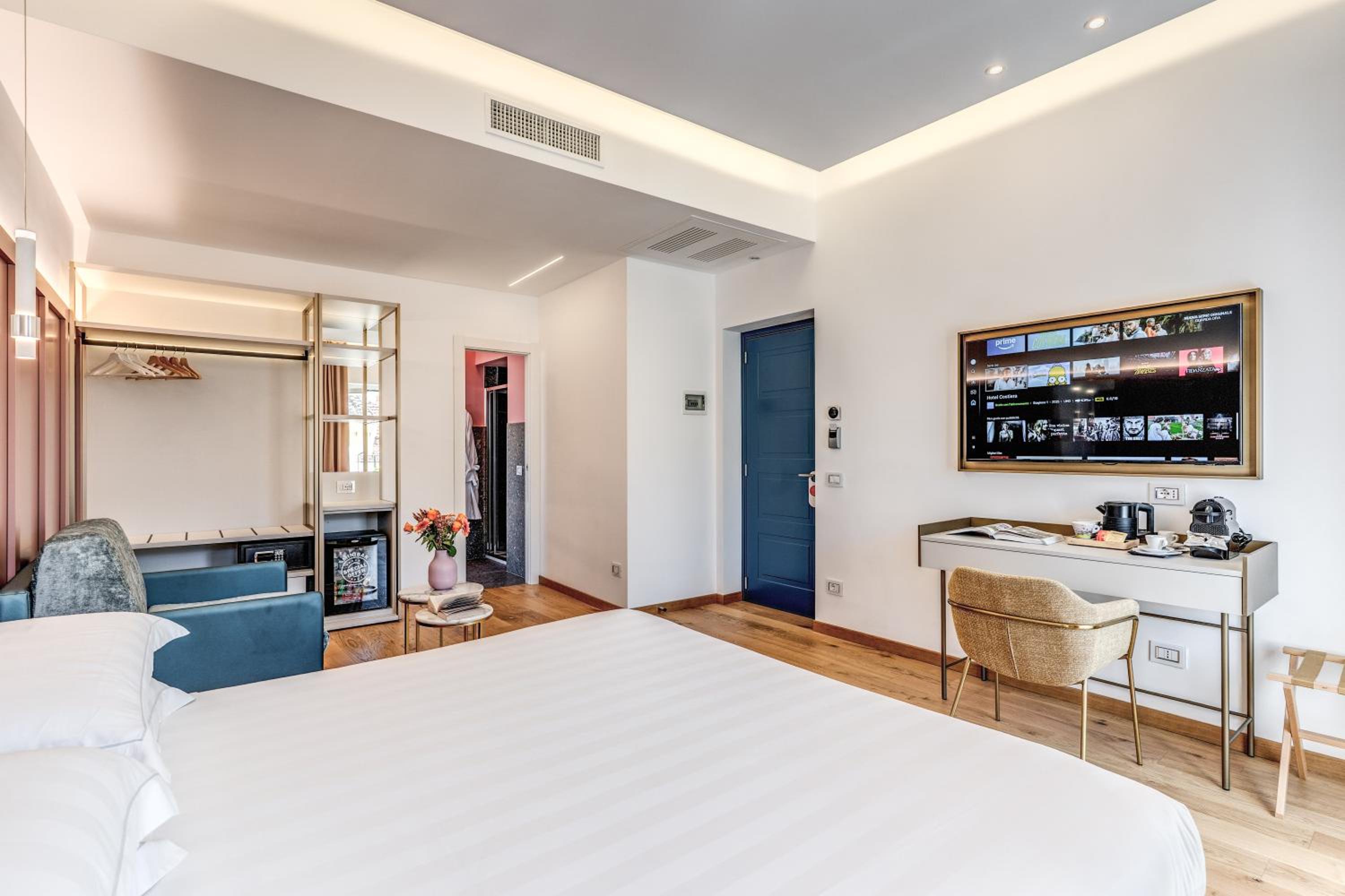 Junior Suite with Balcony photo 1