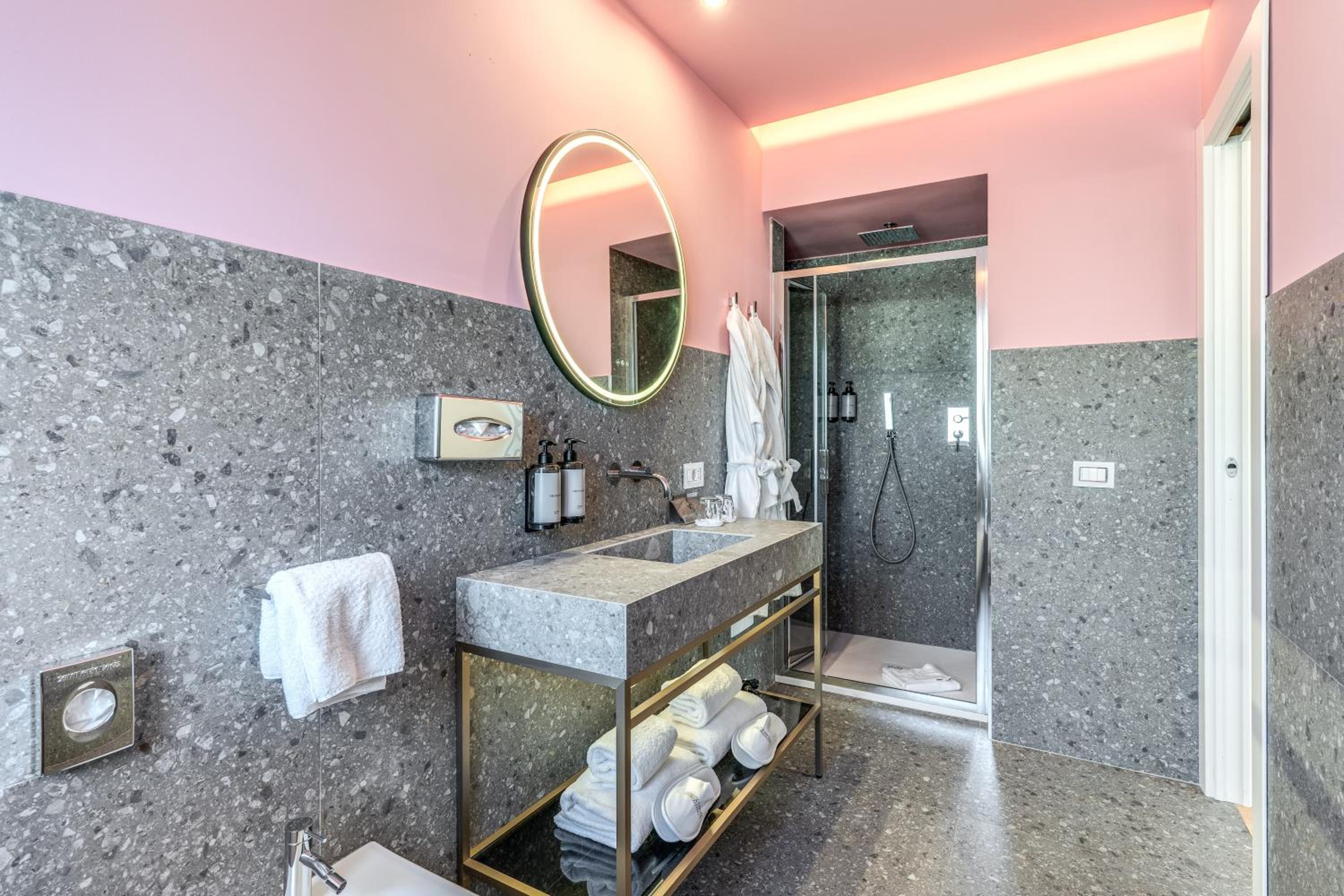 Junior Suite with Balcony photo 3