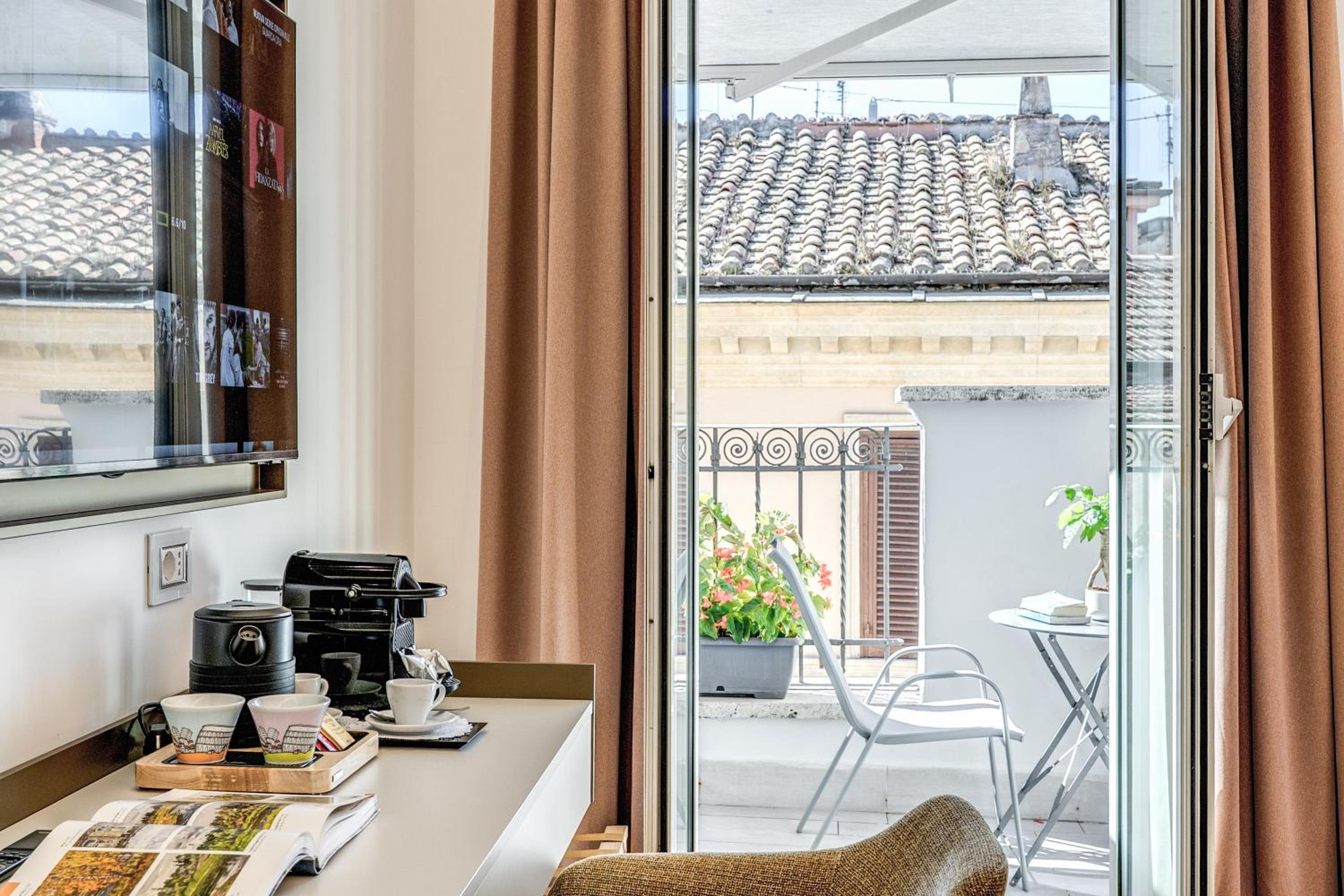 Junior Suite with Balcony photo 2