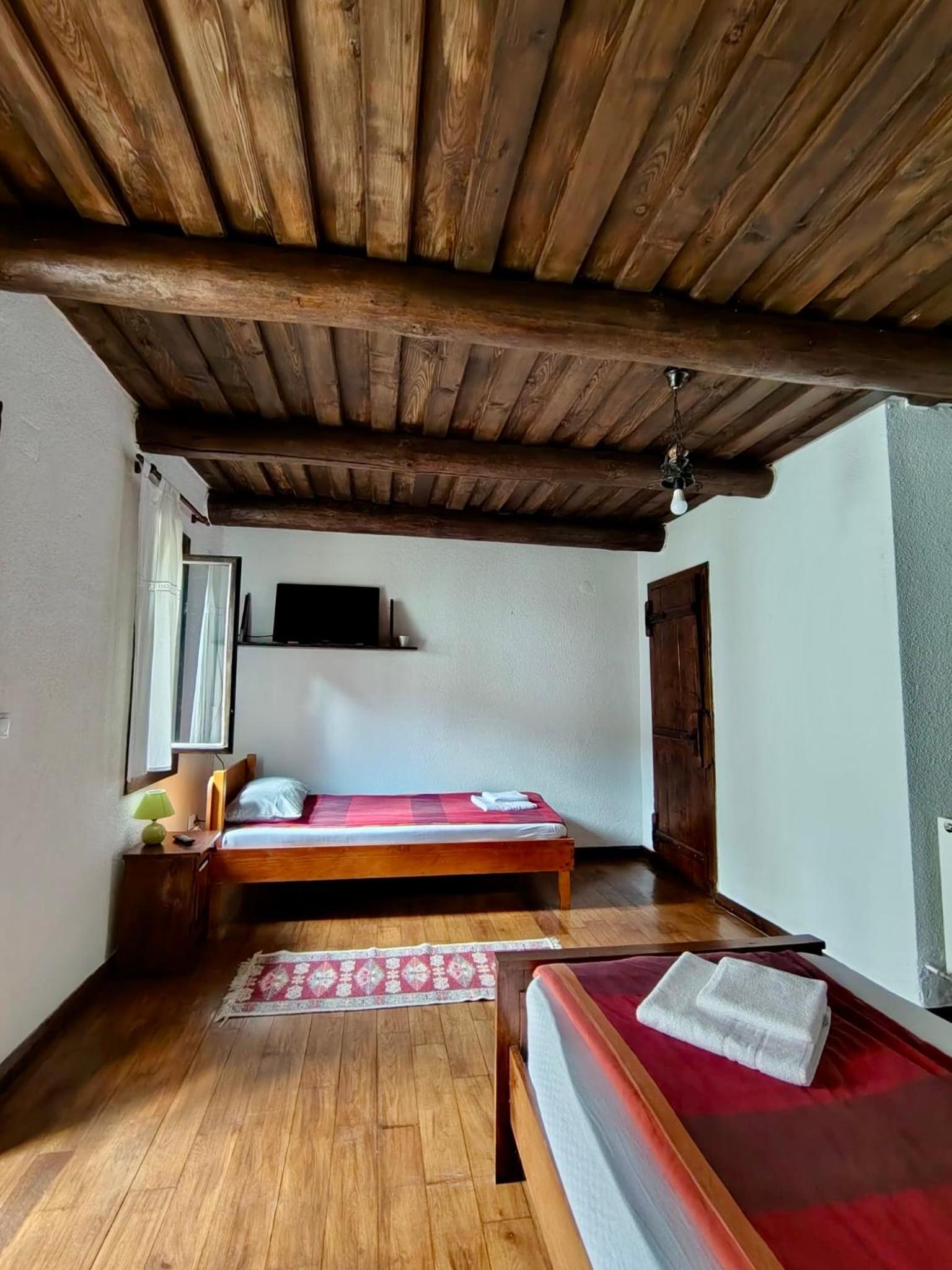 Basic Triple Room photo 1
