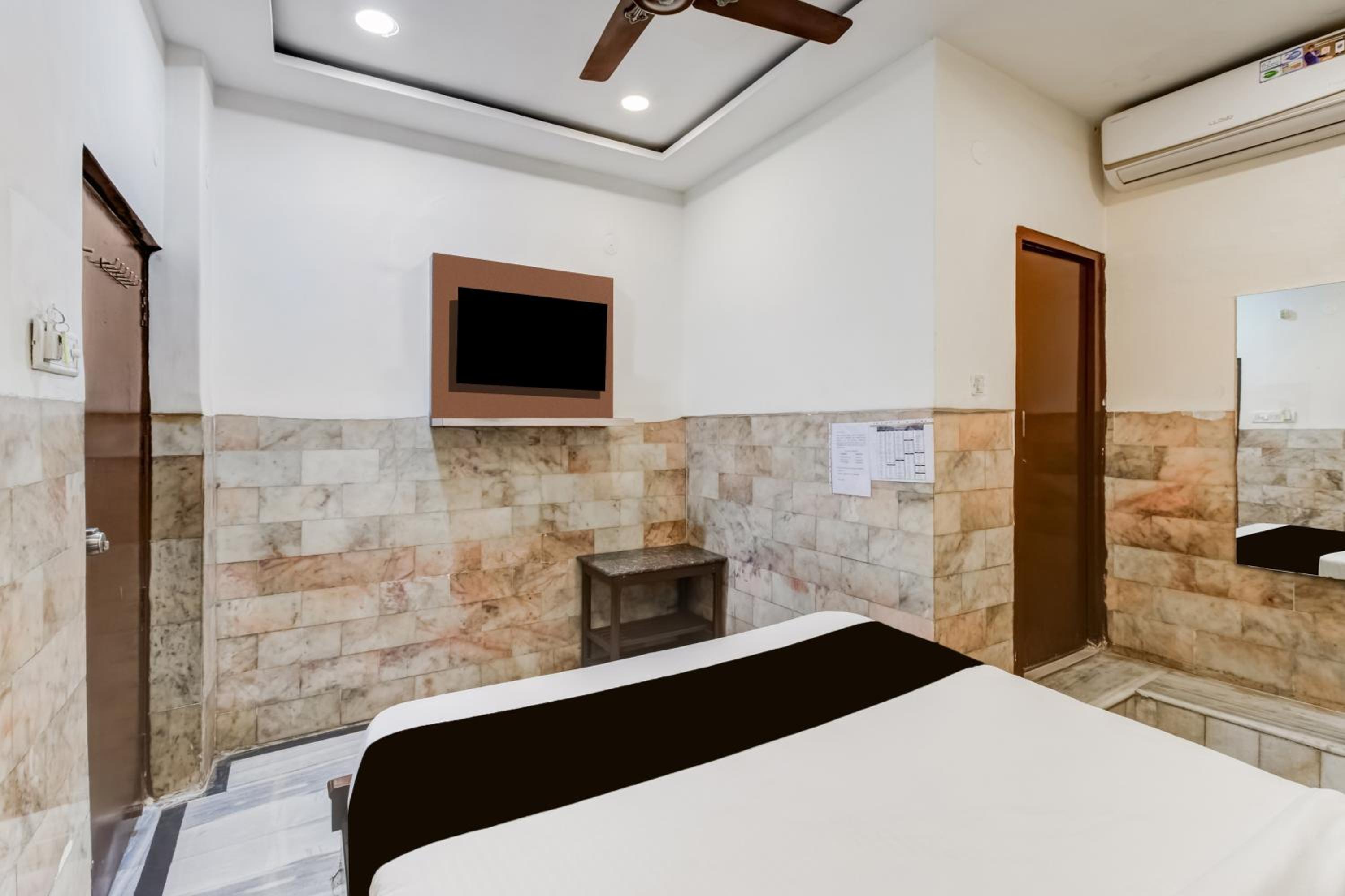 Classic Triple Room photo 2