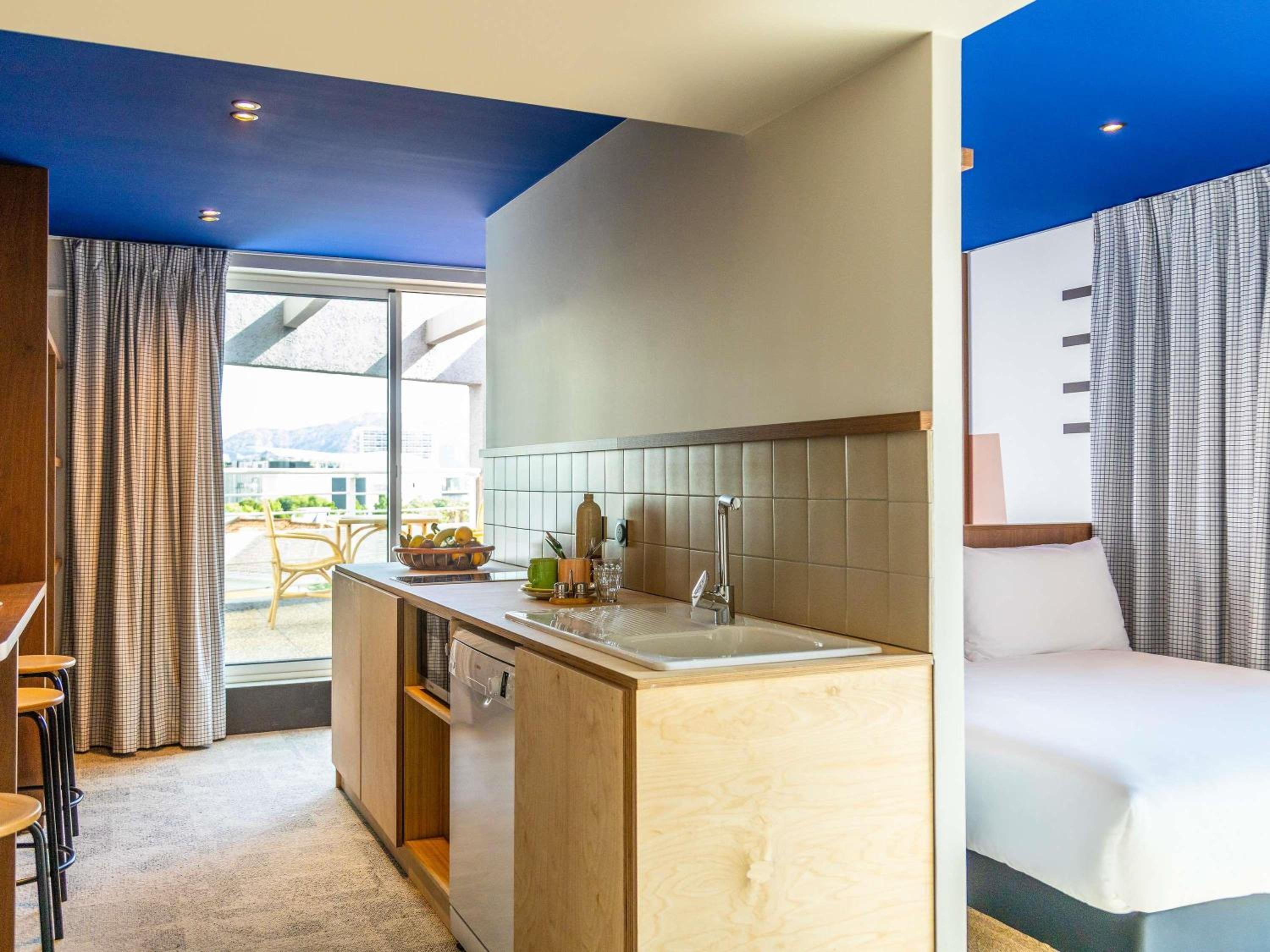 Super Pop Room – Double Terraces – 1 Double Bed Velodrome Stadium View photo 2