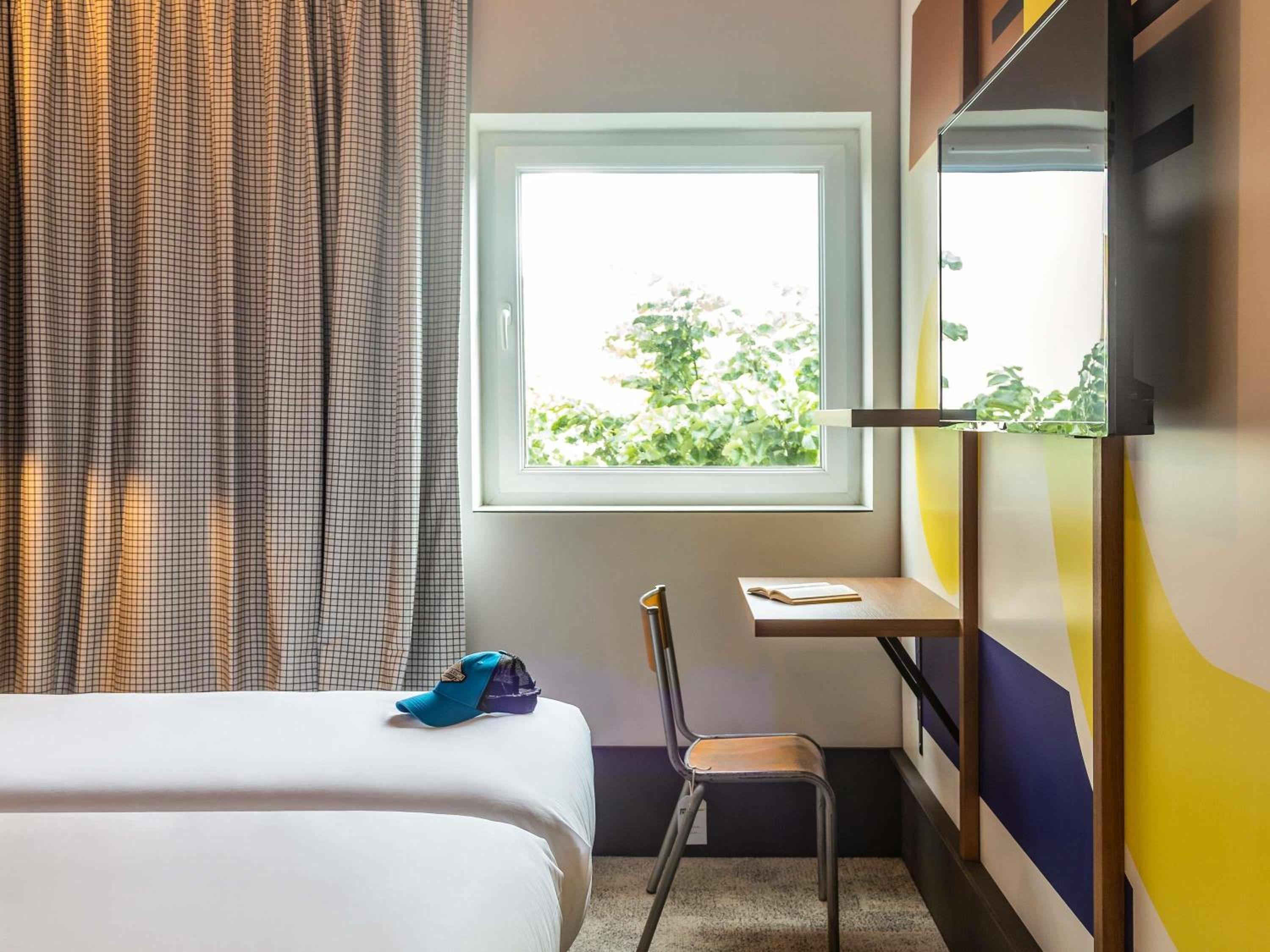 POP Room with Two Single Beds photo 1