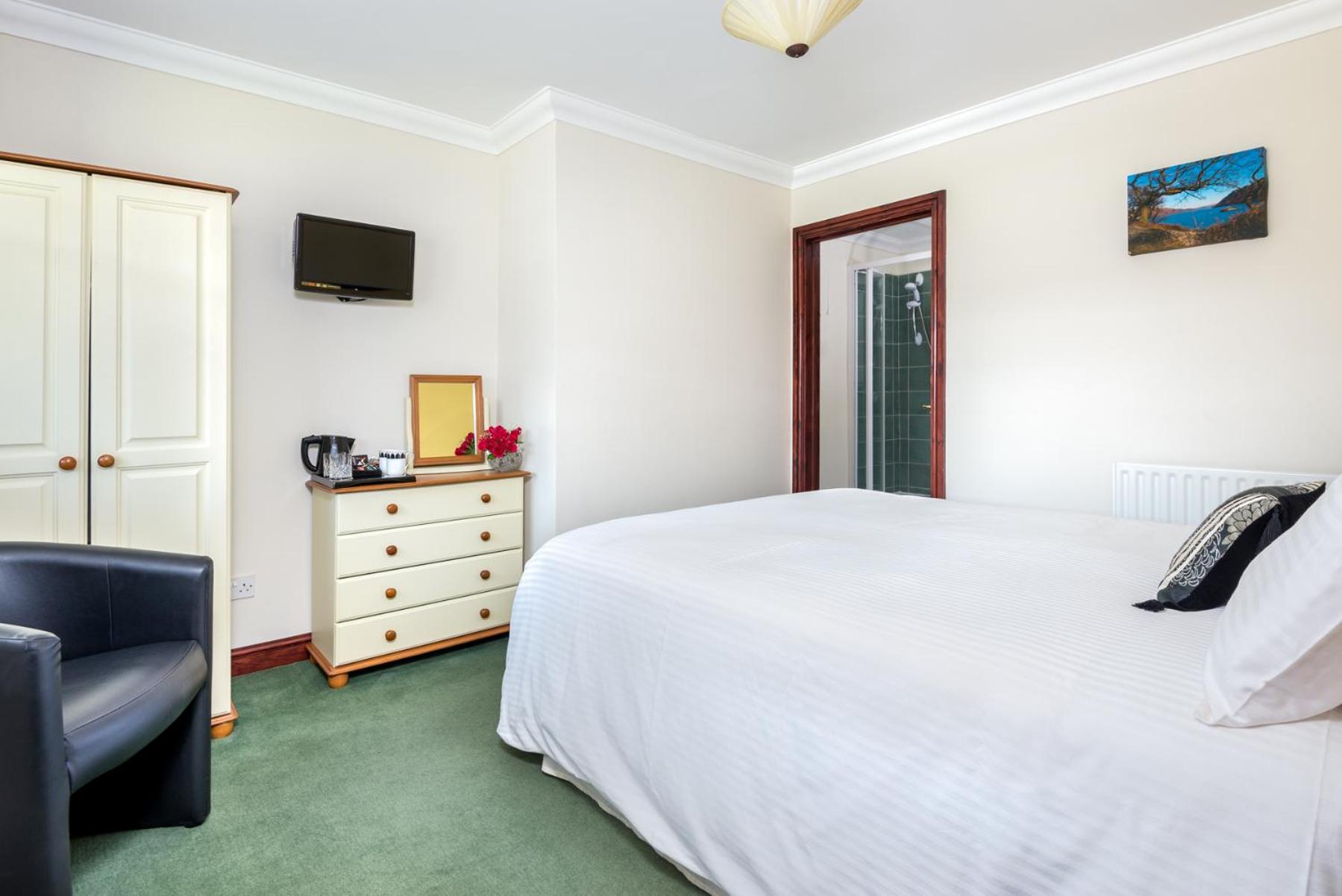 Deluxe Double Room with Shower - Photo 5