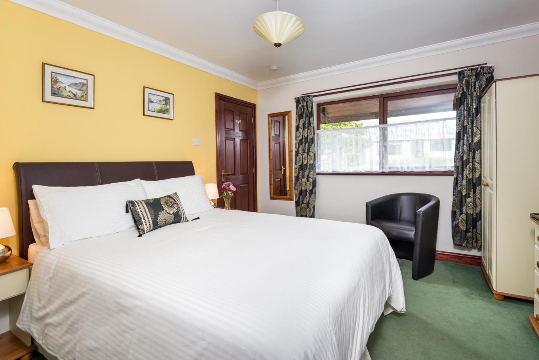 Deluxe Double Room with Shower - Photo 2