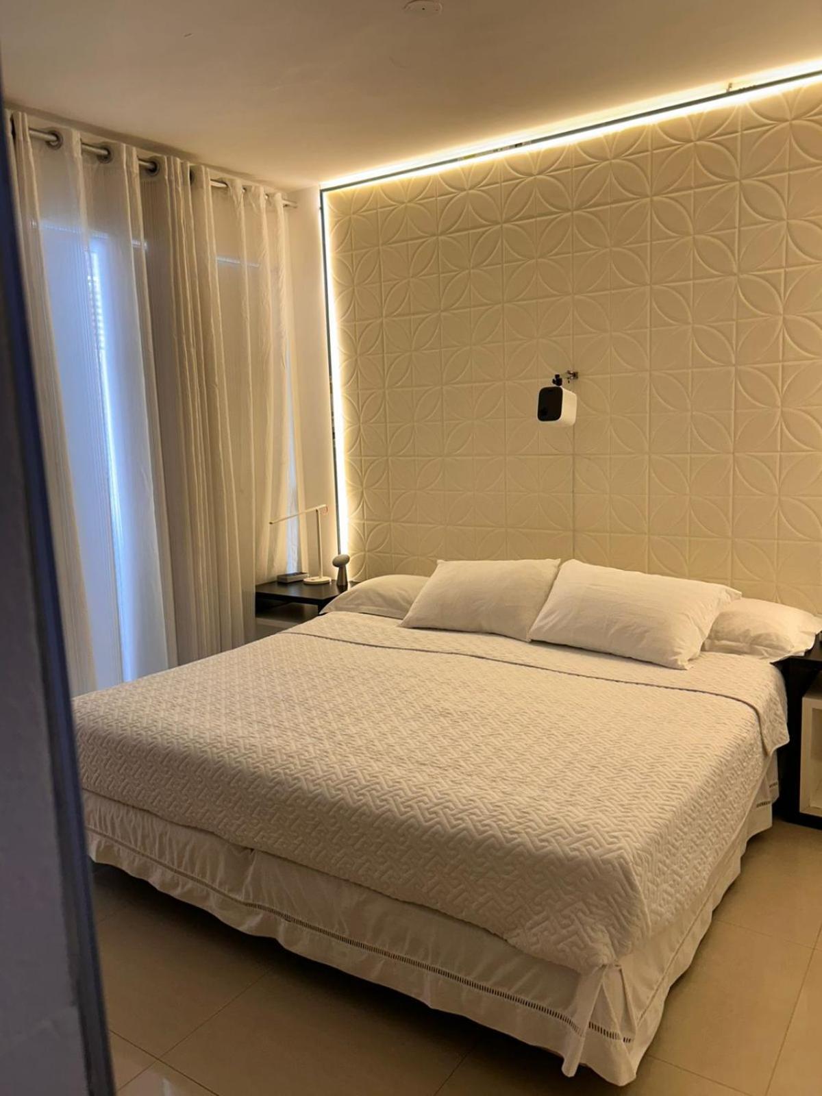 Queen Room photo 2