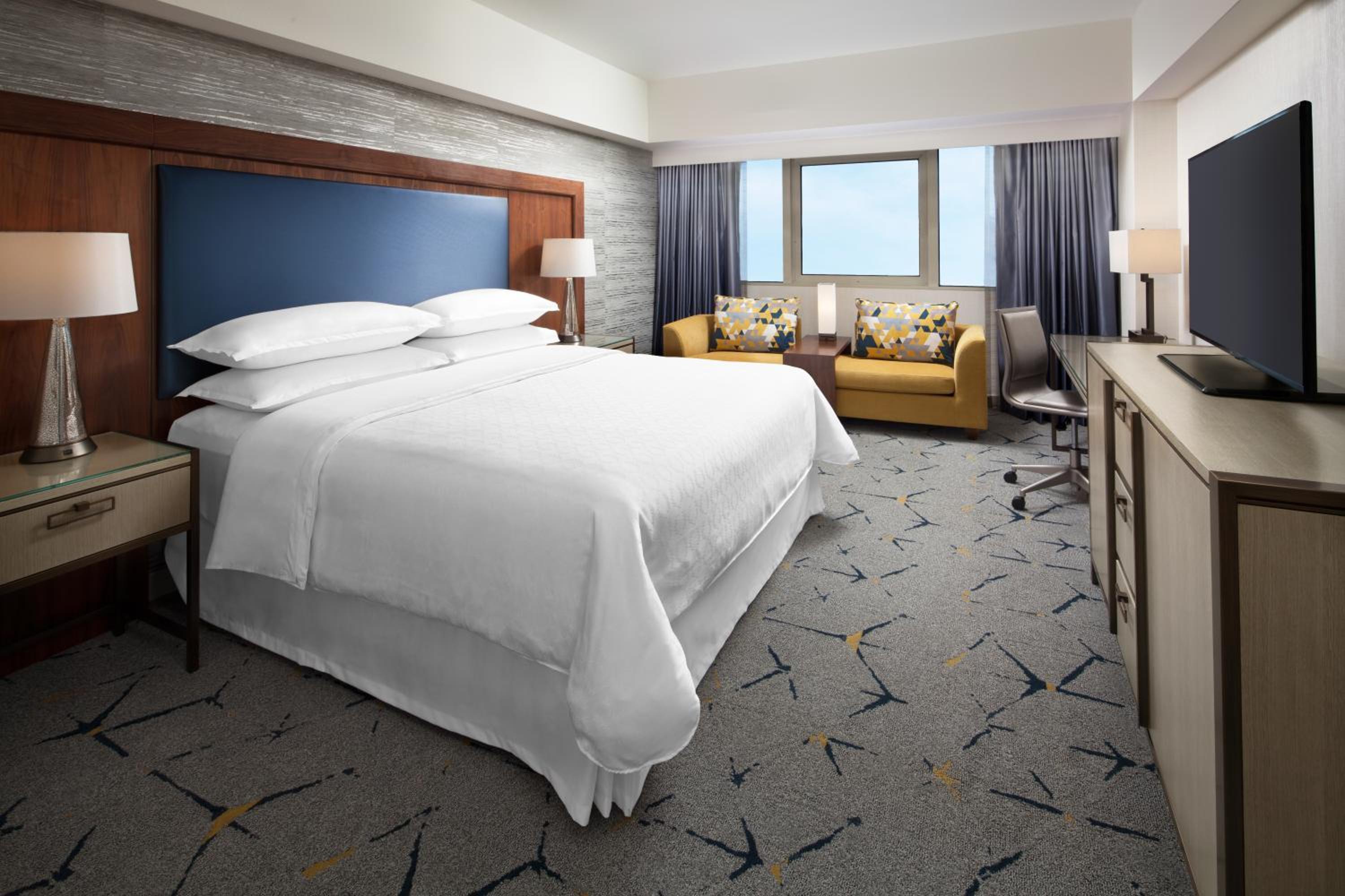 King Room with Tub - Mobility Accessible
