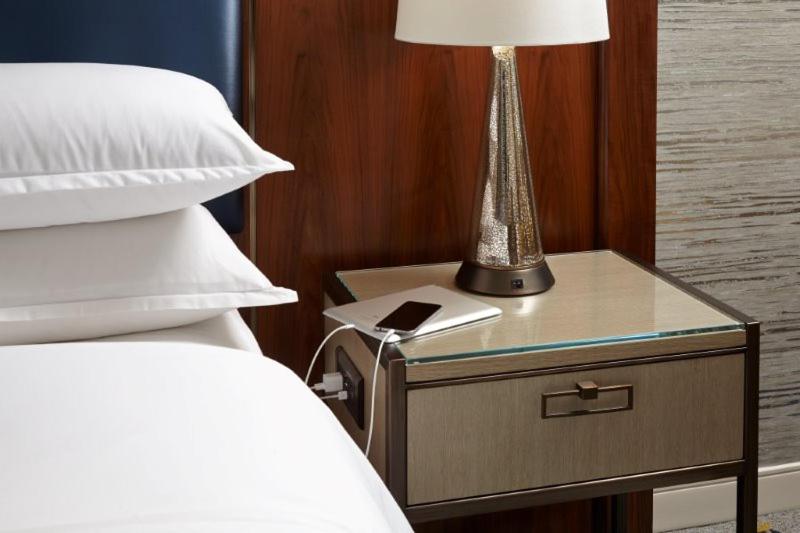 King Room with Tub - Mobility Accessible