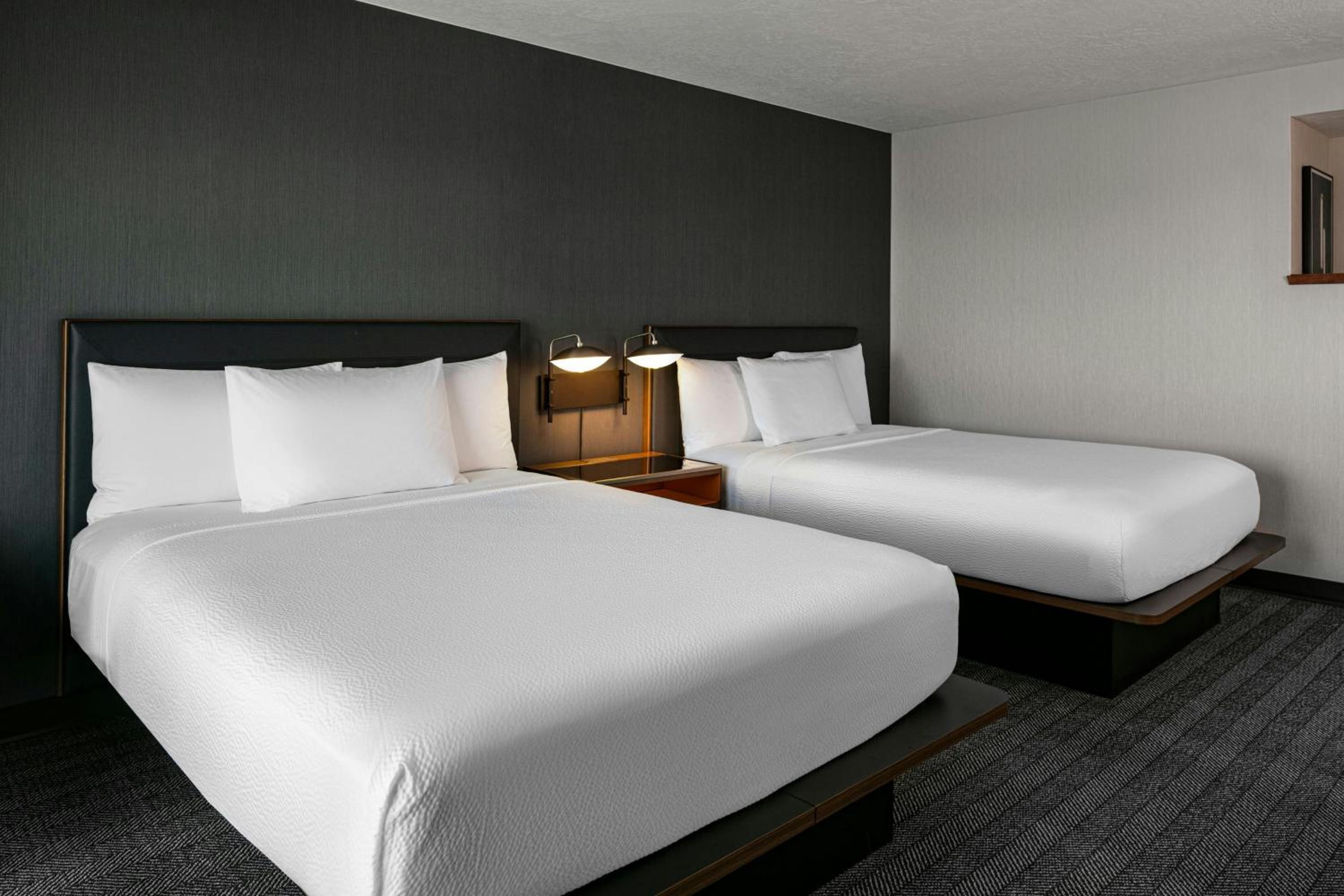 Queen Room with Two Queen Beds and Bathtub - Mobility Access - Photo 2