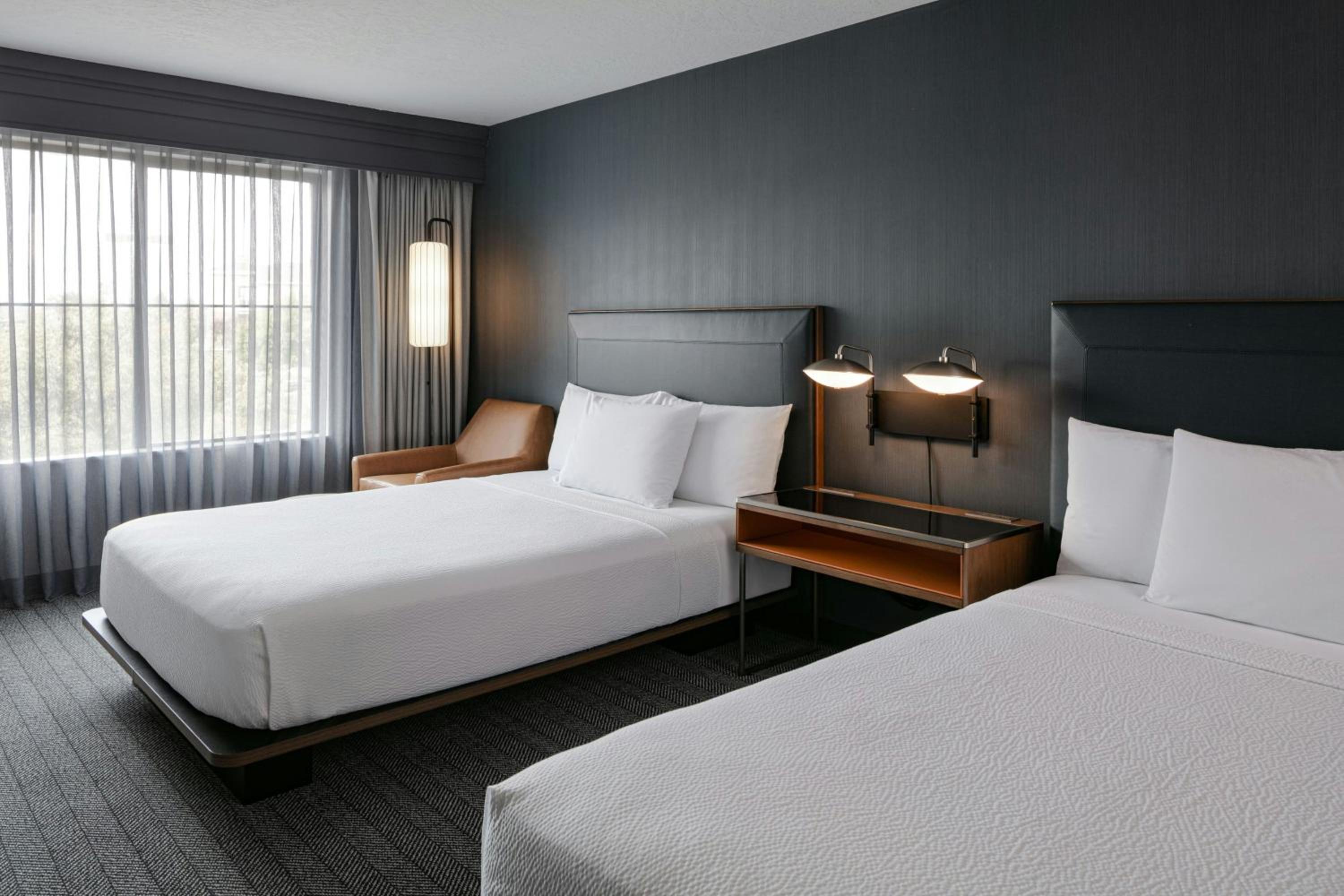 Queen Room with Two Queen Beds and Bathtub - Mobility Access - Photo 3