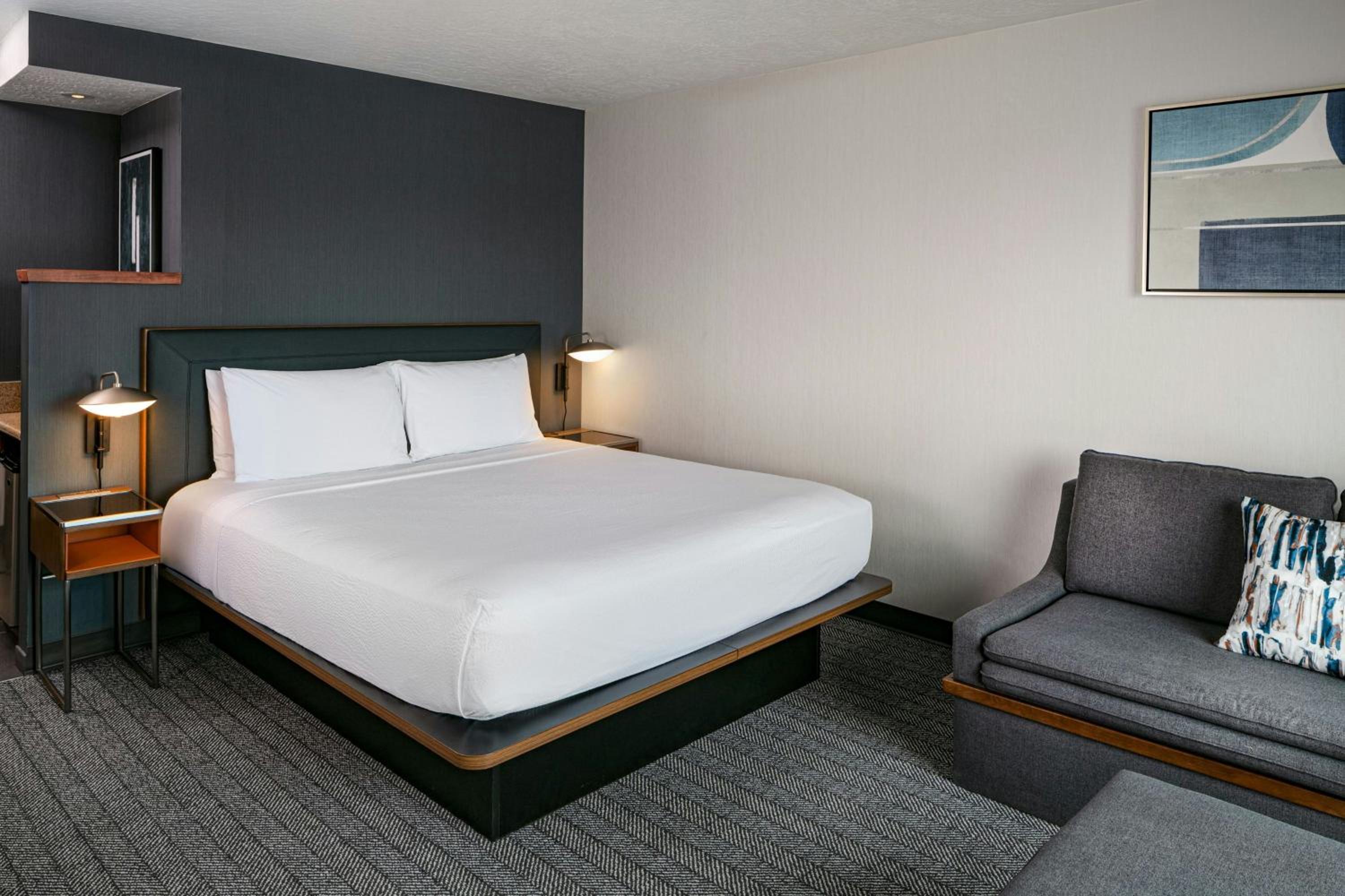 King Room with Water View and Bathtub - Mobility Access - Photo 2