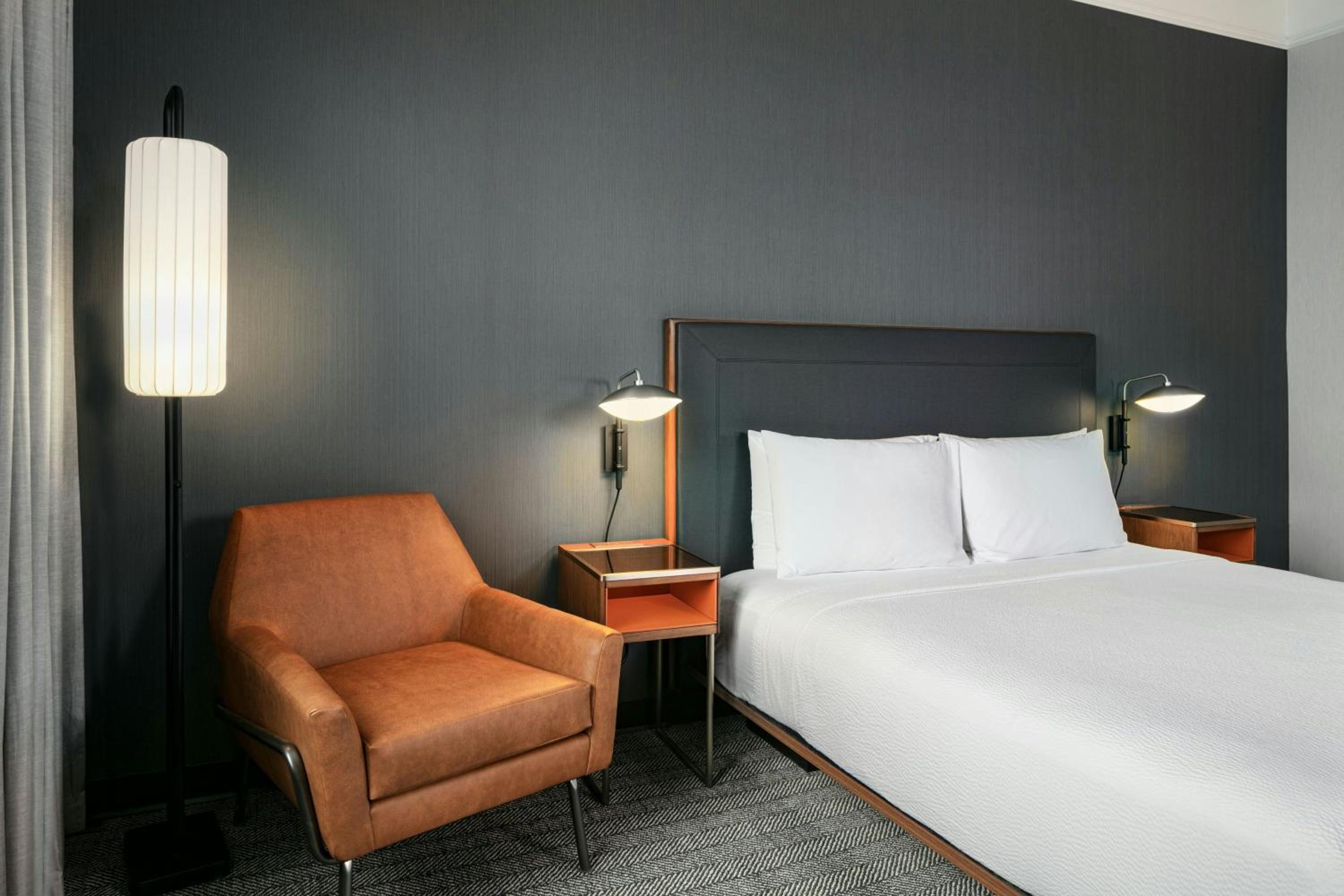 King Room with Balcony and Bathtub - Mobility Access - Photo 3