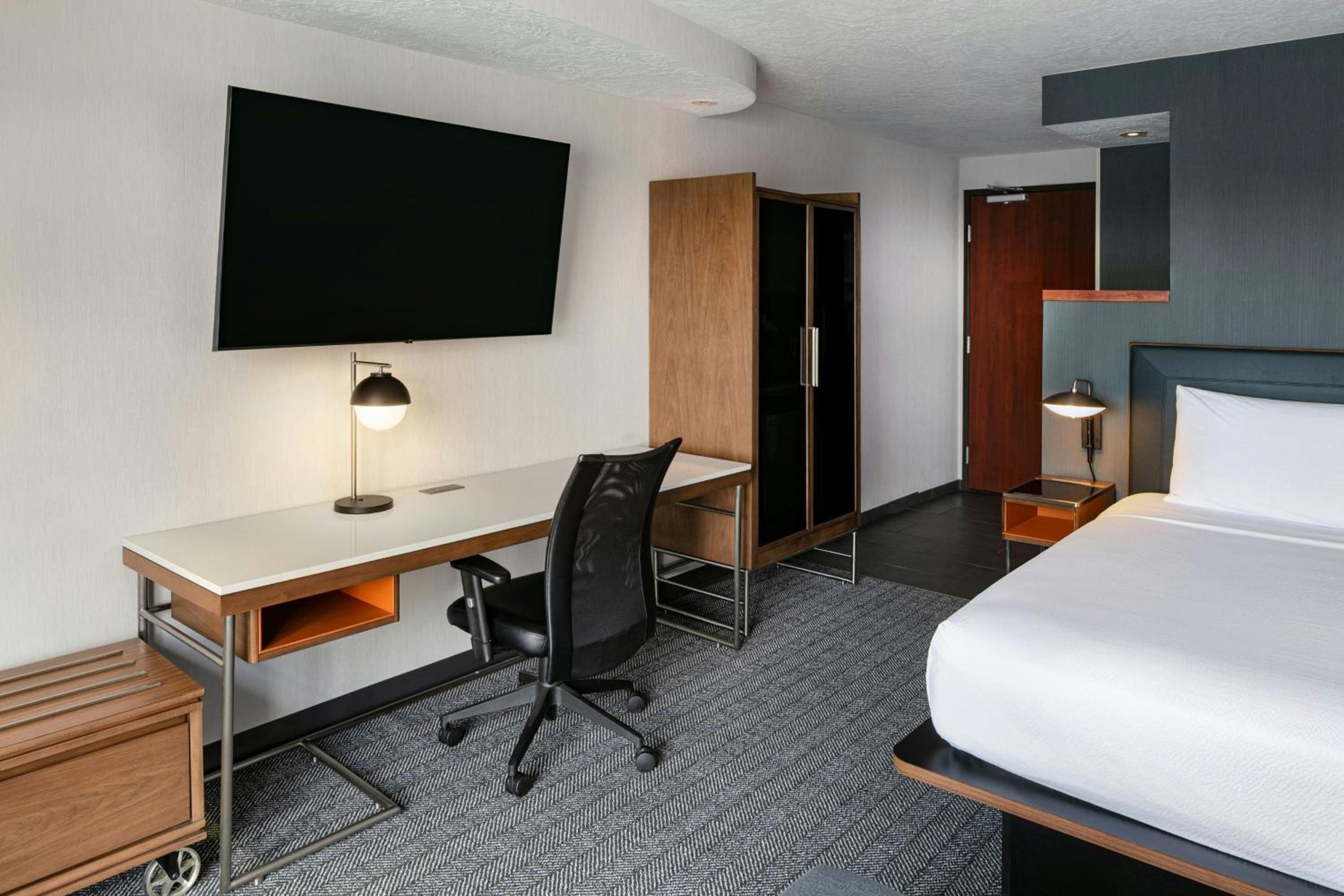 King Room with Water View and Bathtub - Mobility Access - Photo 3