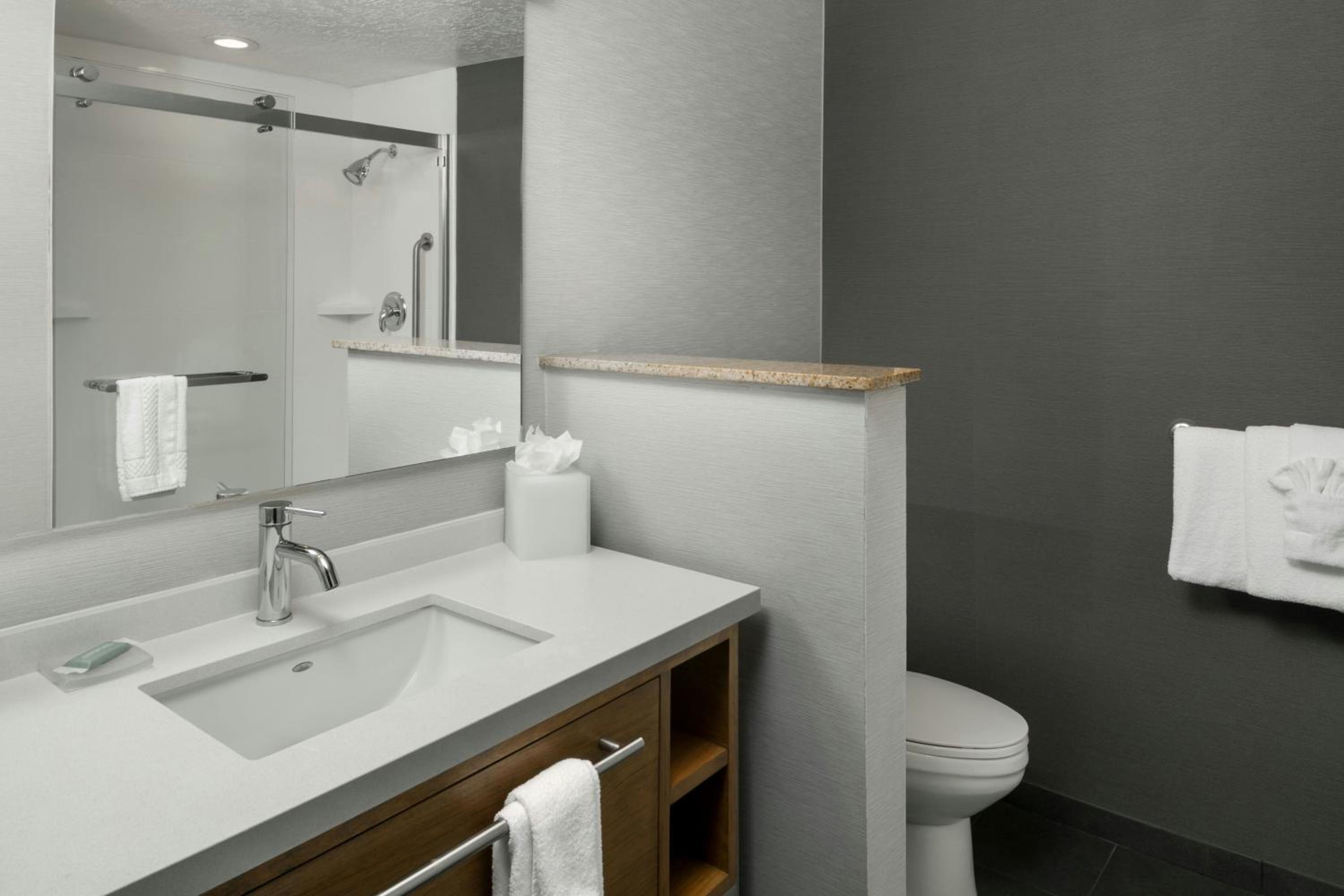 King Room with Water View and Bathtub - Mobility Access - Photo 5