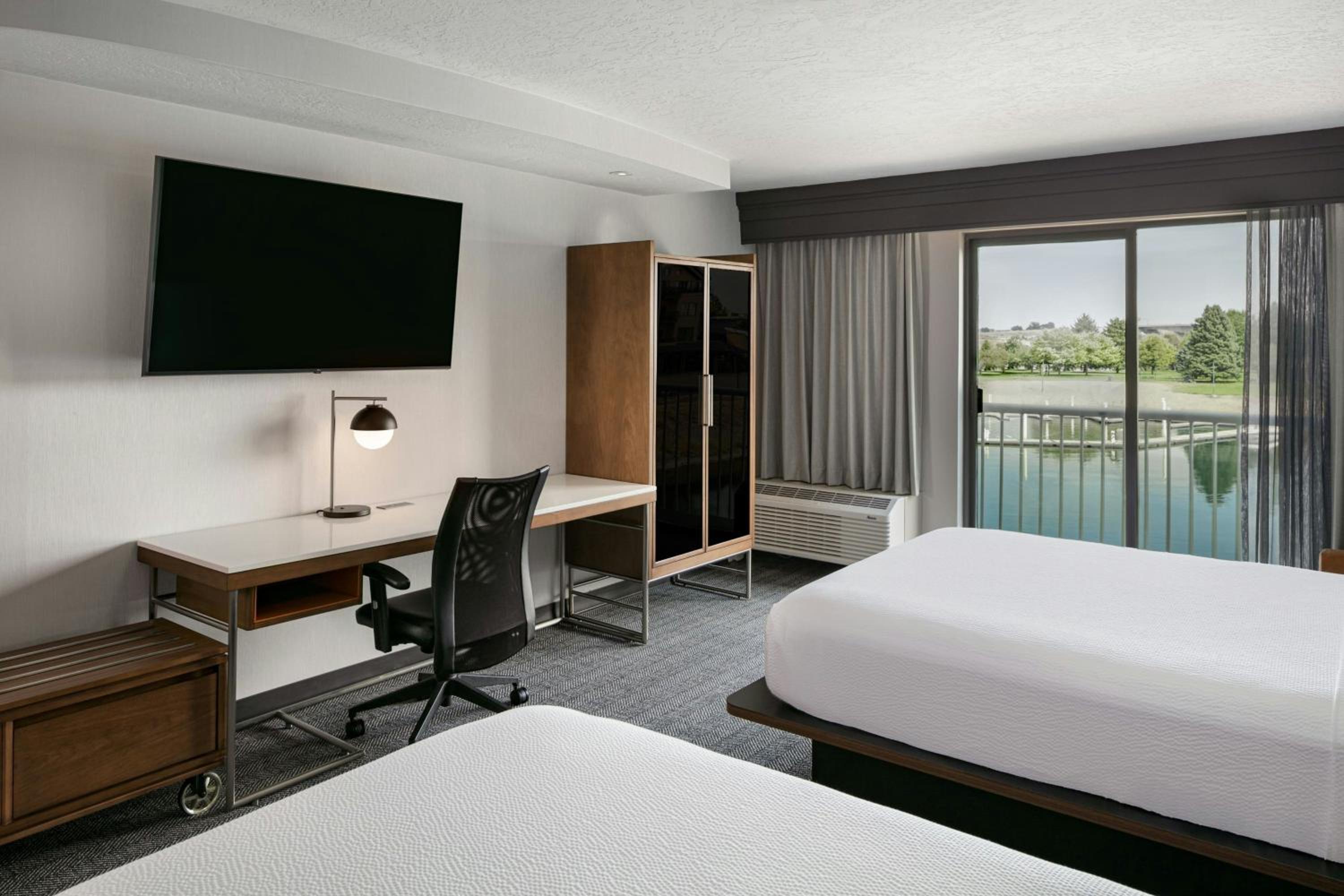 Queen Room with Two Queen Beds and Water View - Photo 2