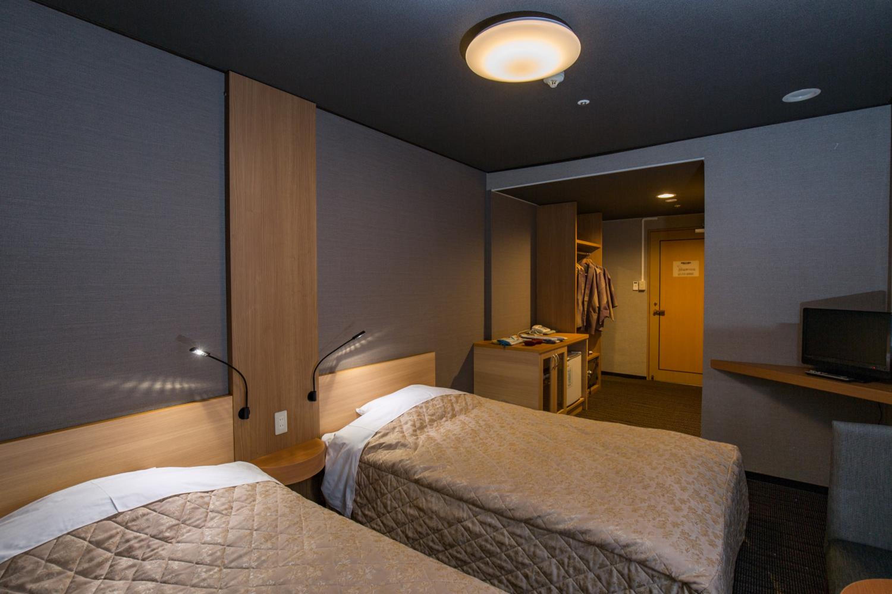 Economy Twin Room With Shared Bathroom - Non-Smoking