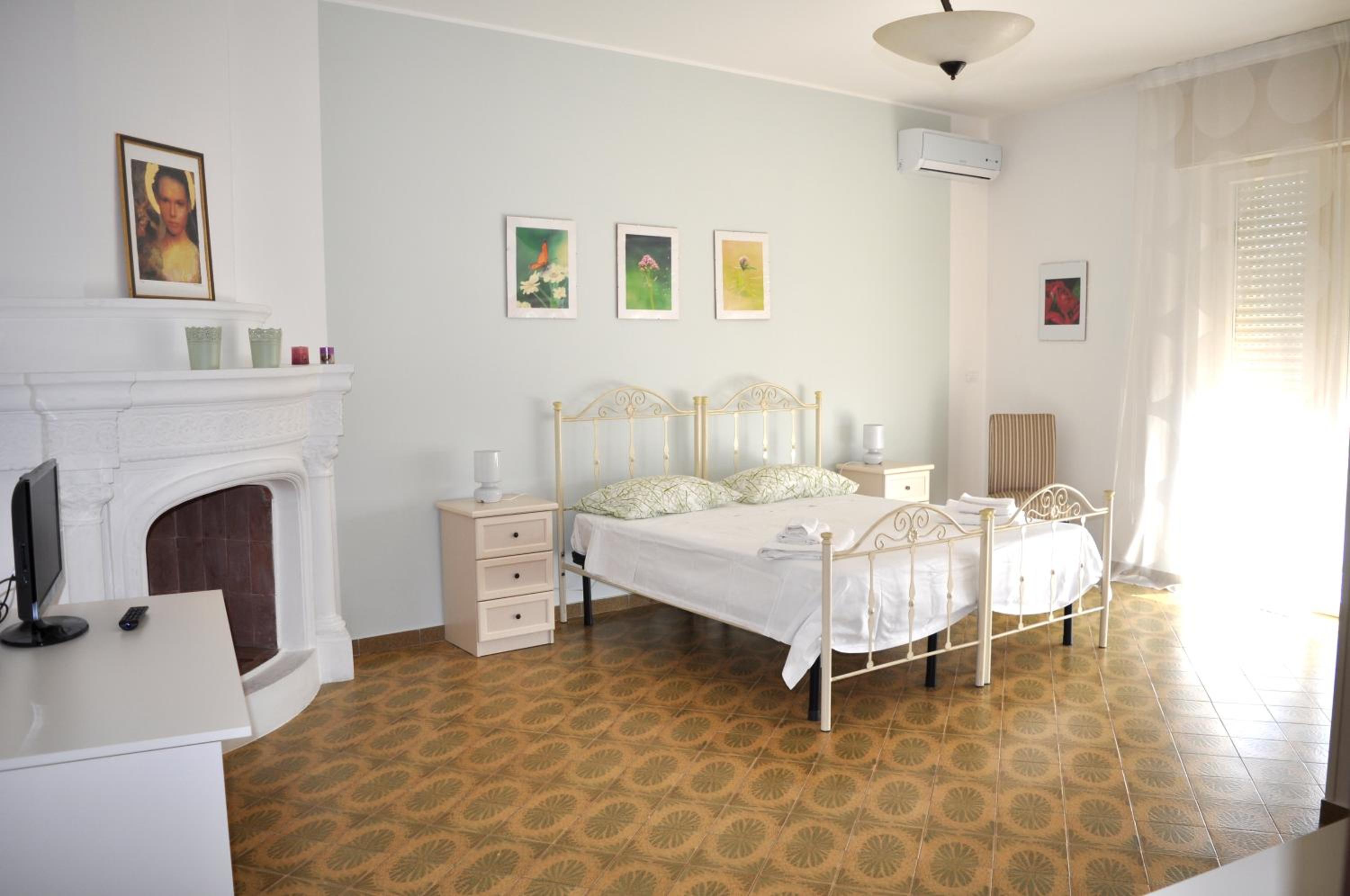 Double or Twin Room with Private Bathroom photo 2
