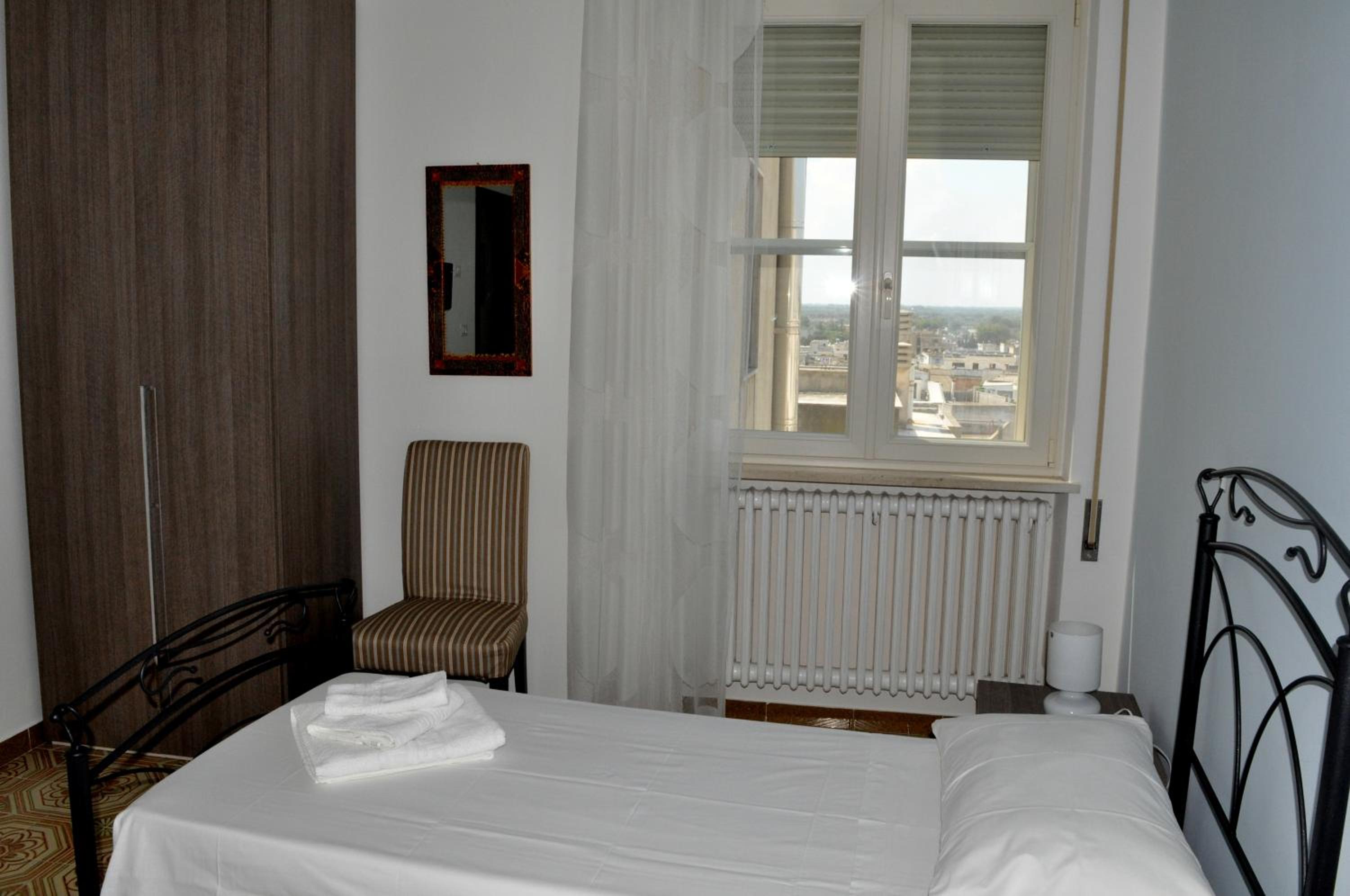 Twin Room with Private Bathroom photo 1