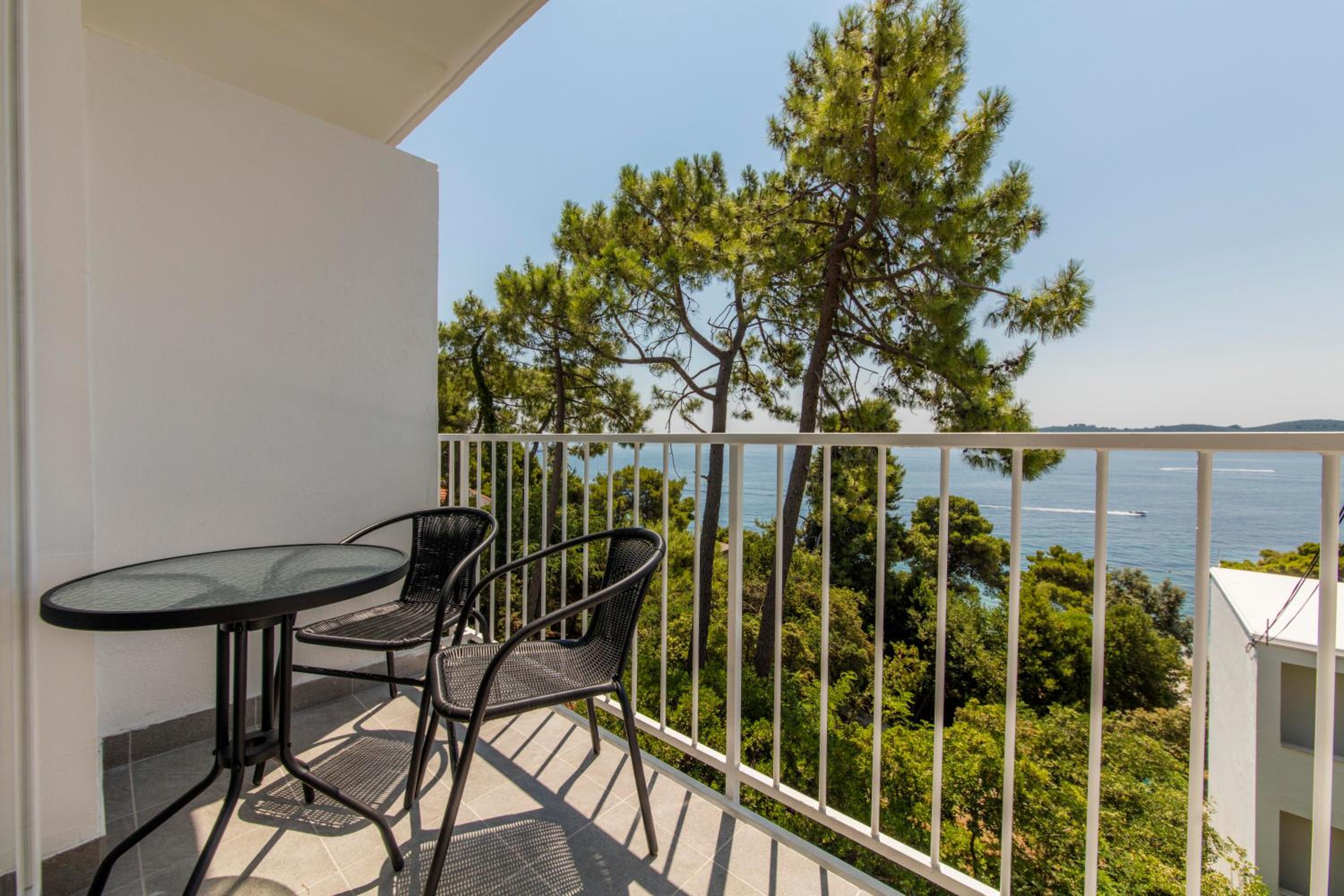 Comfort Double Room with Seaside Balcony - Photo 3