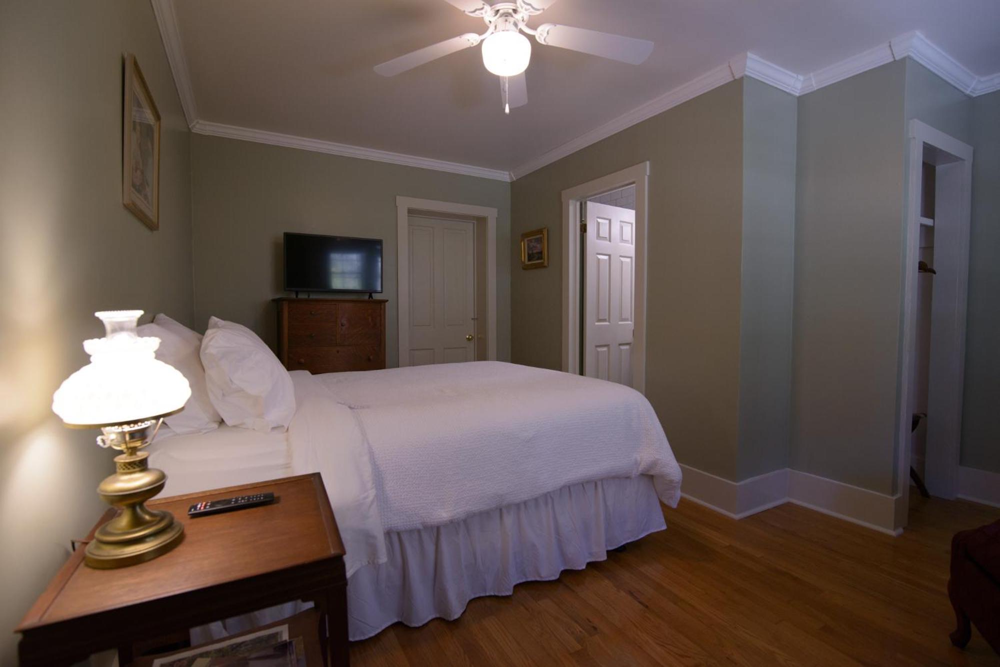 Deluxe Queen Room photo 3