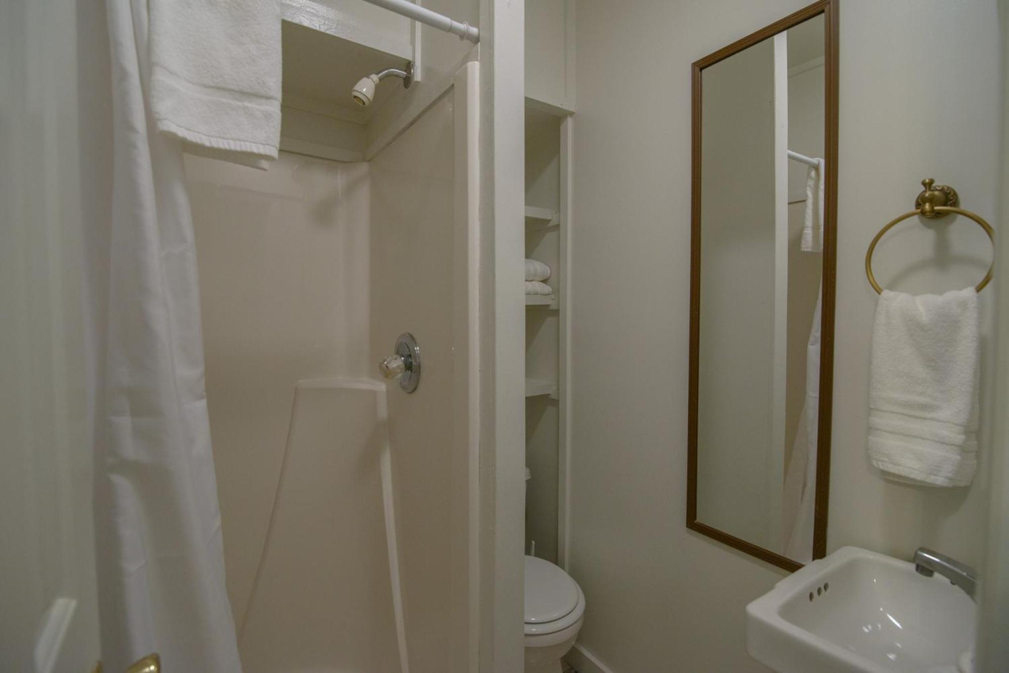 Budget Double Room photo 3
