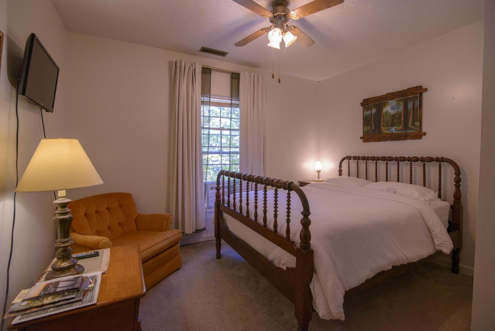 Budget Double Room photo 2