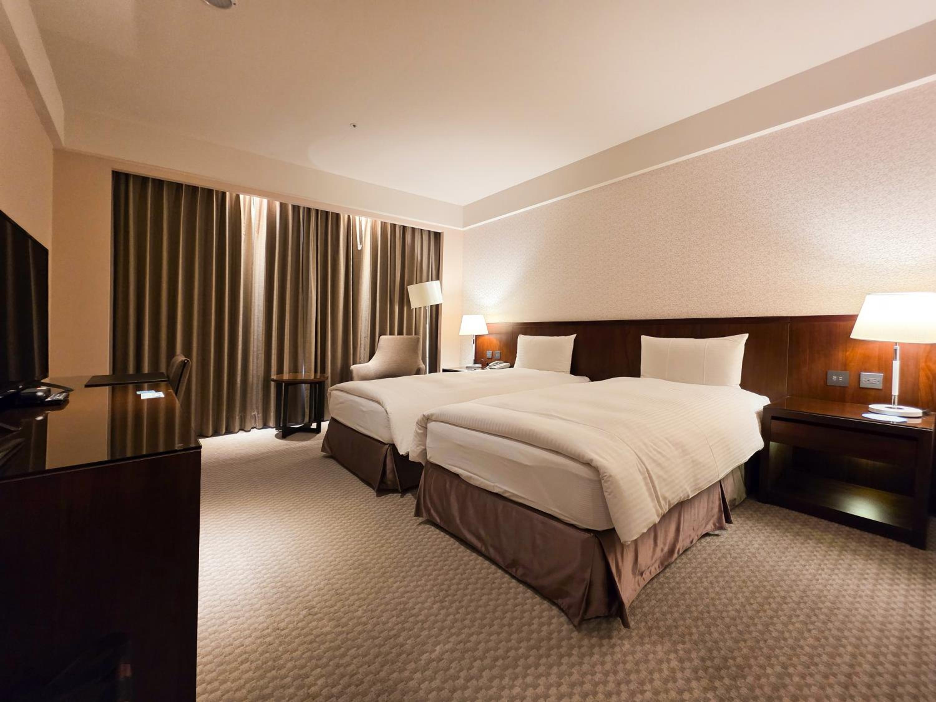 Superior Twin Room with Bathtub