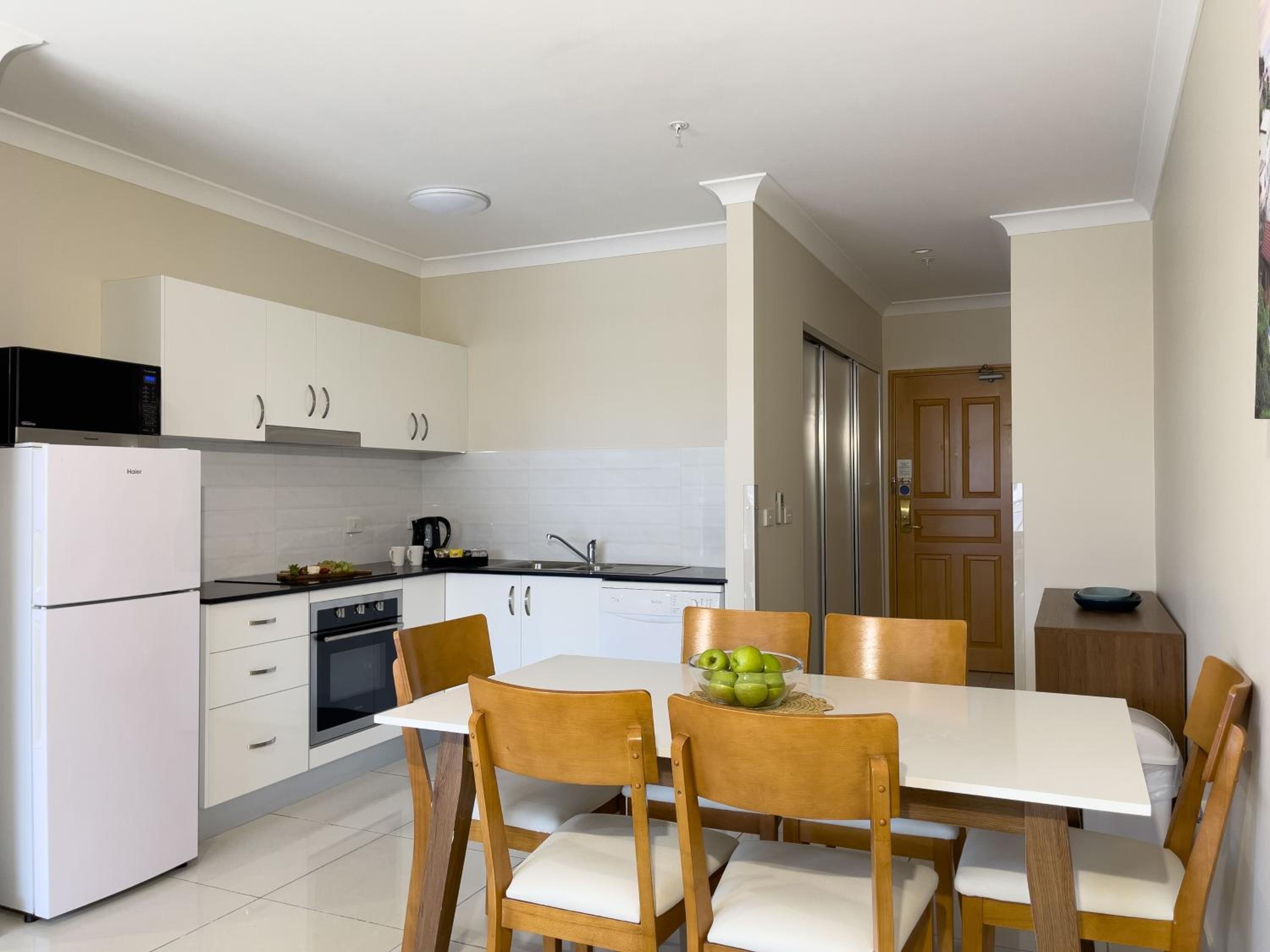 2-Bedroom Apartment, Queen & four Singles, Balcony