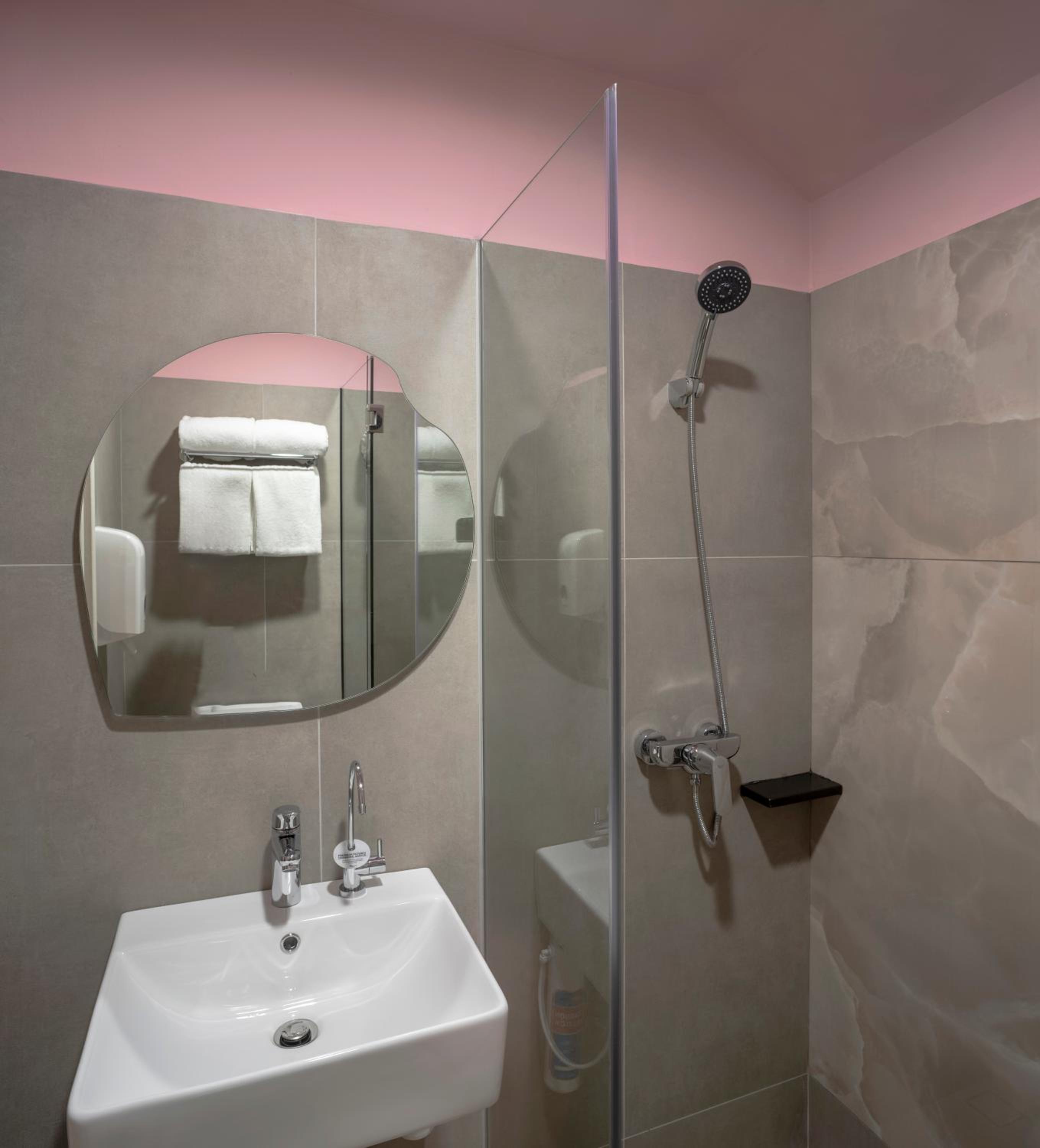 Deluxe Queen Room photo 2