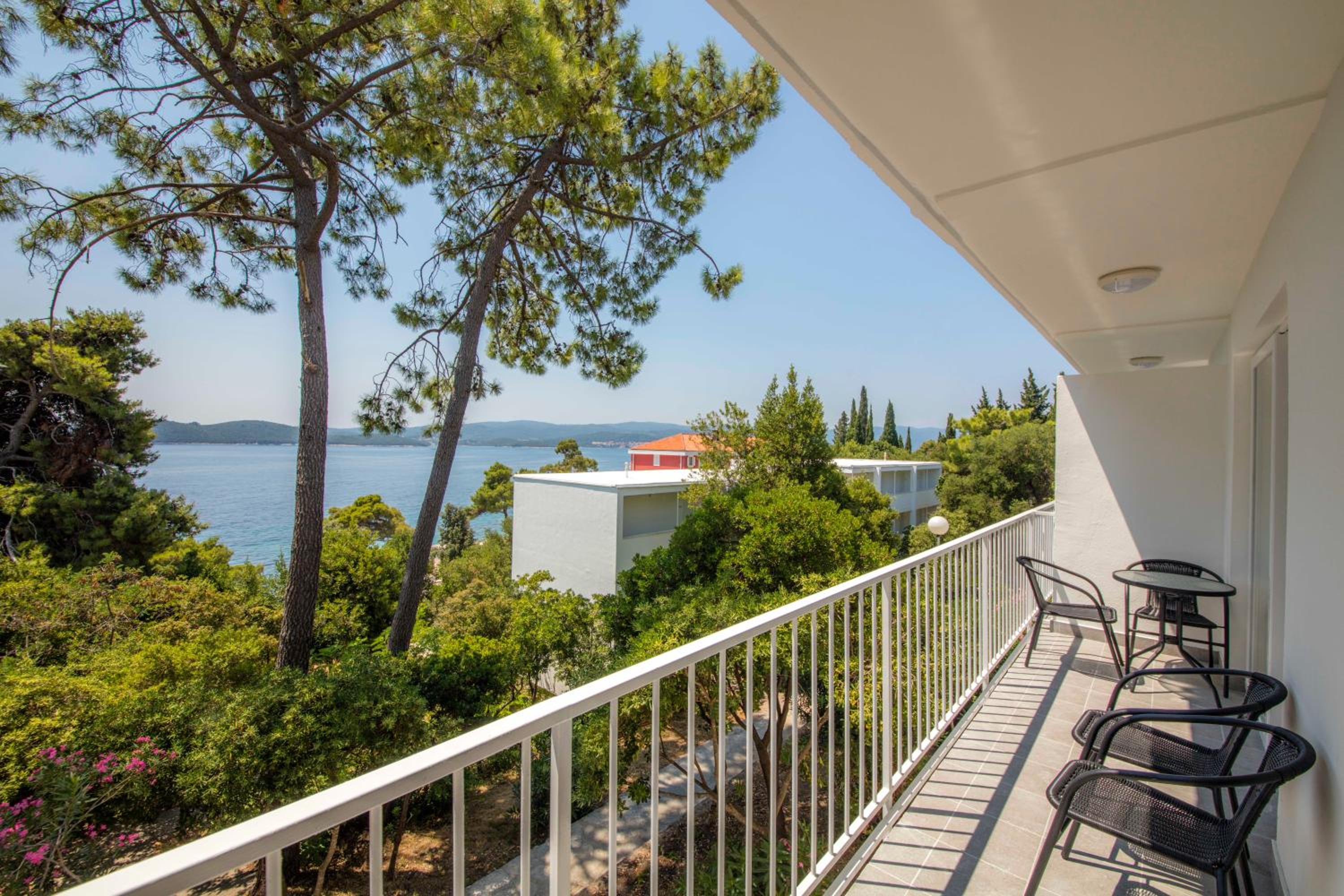 Superior Family Room with Seaside Balcony photo 2
