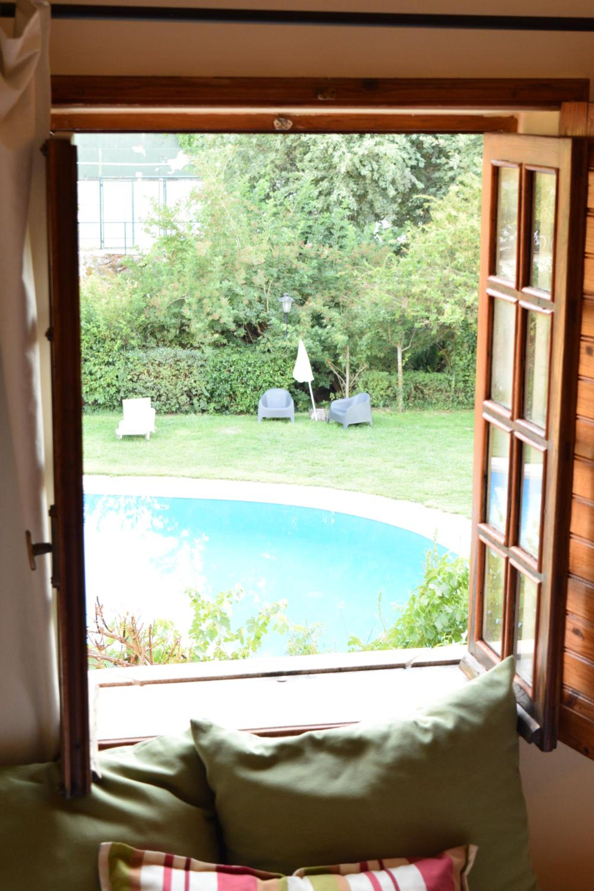 One-Bedroom Apartment with Pool View photo 2