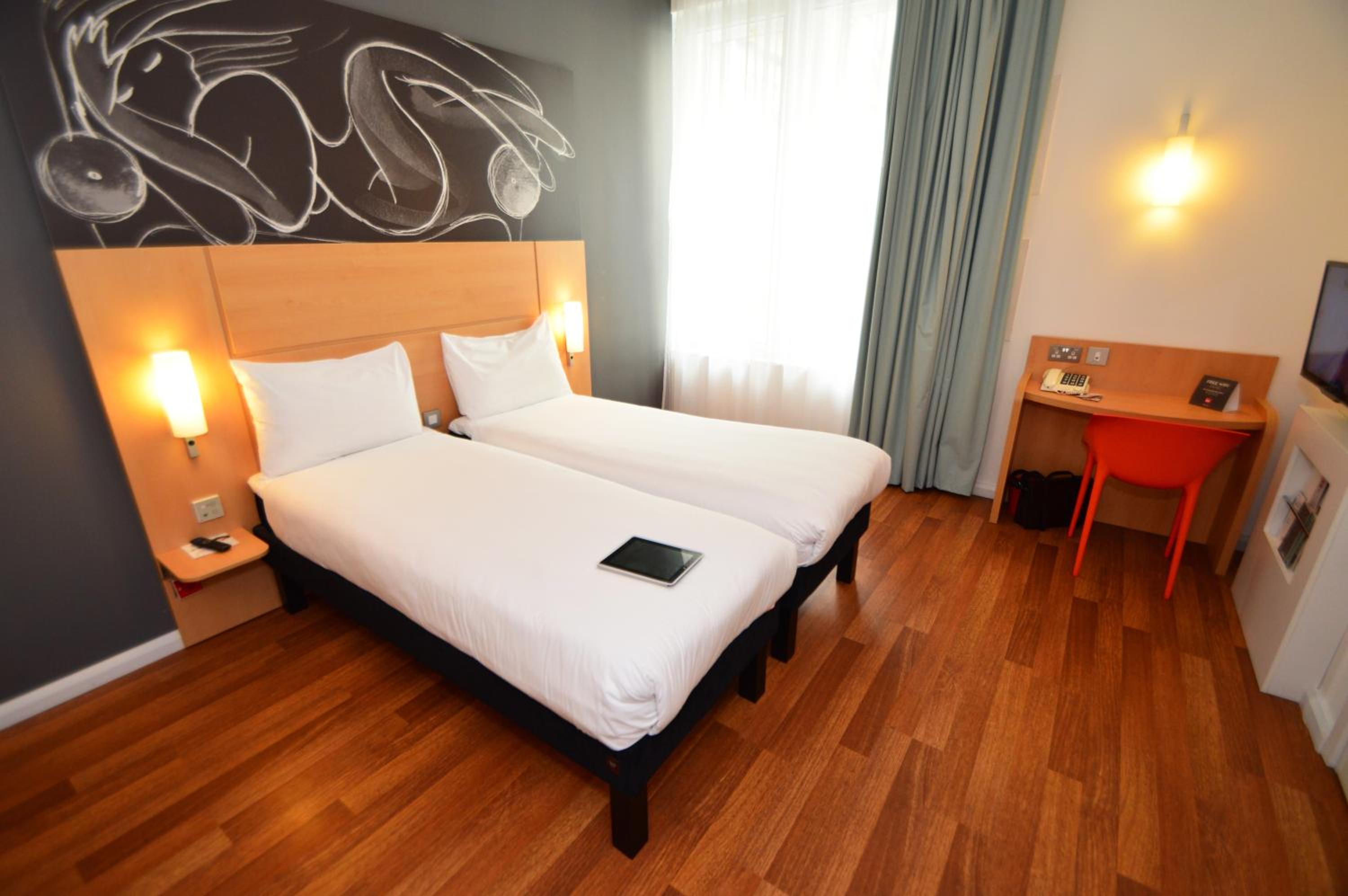 Standard Twin Room - Accessible Room photo 3