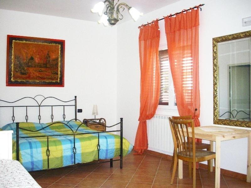 Double Room - Photo 3