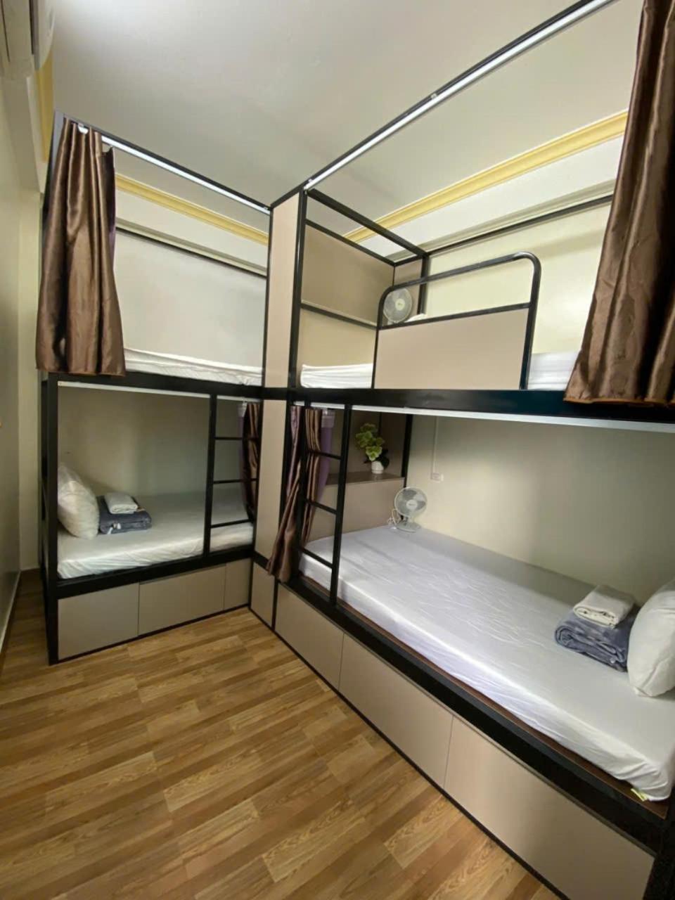 Bed in 4-Bed Dormitory Room photo 3