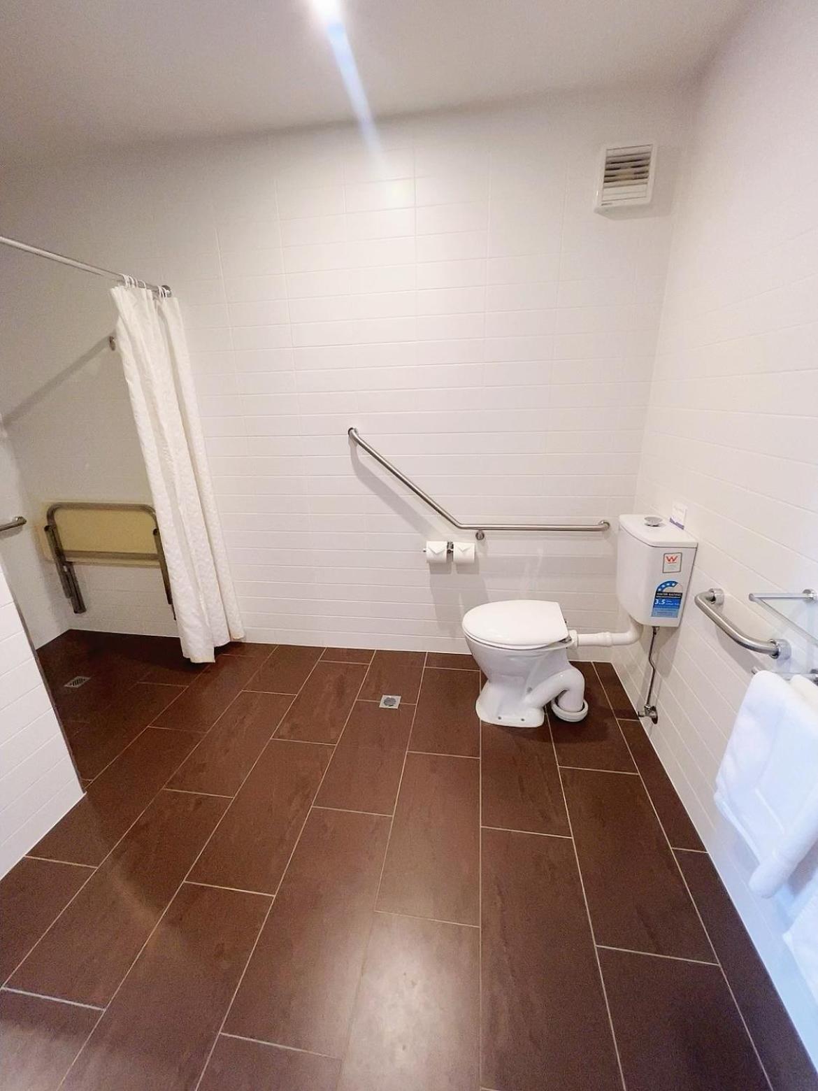 Queen Room - Accessible/Non-Smoking photo 2