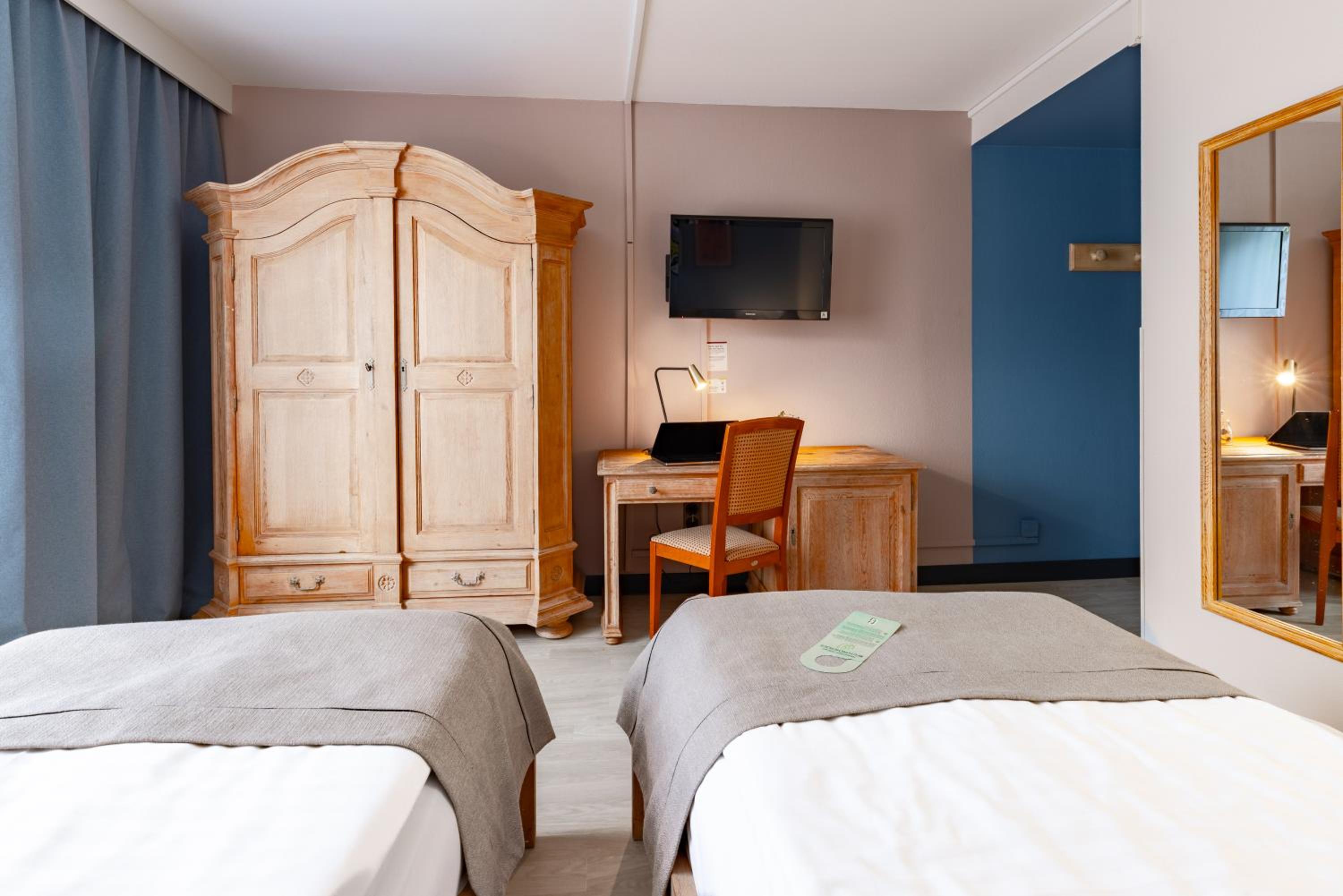 Standard Room with Two Single Beds - Photo 6