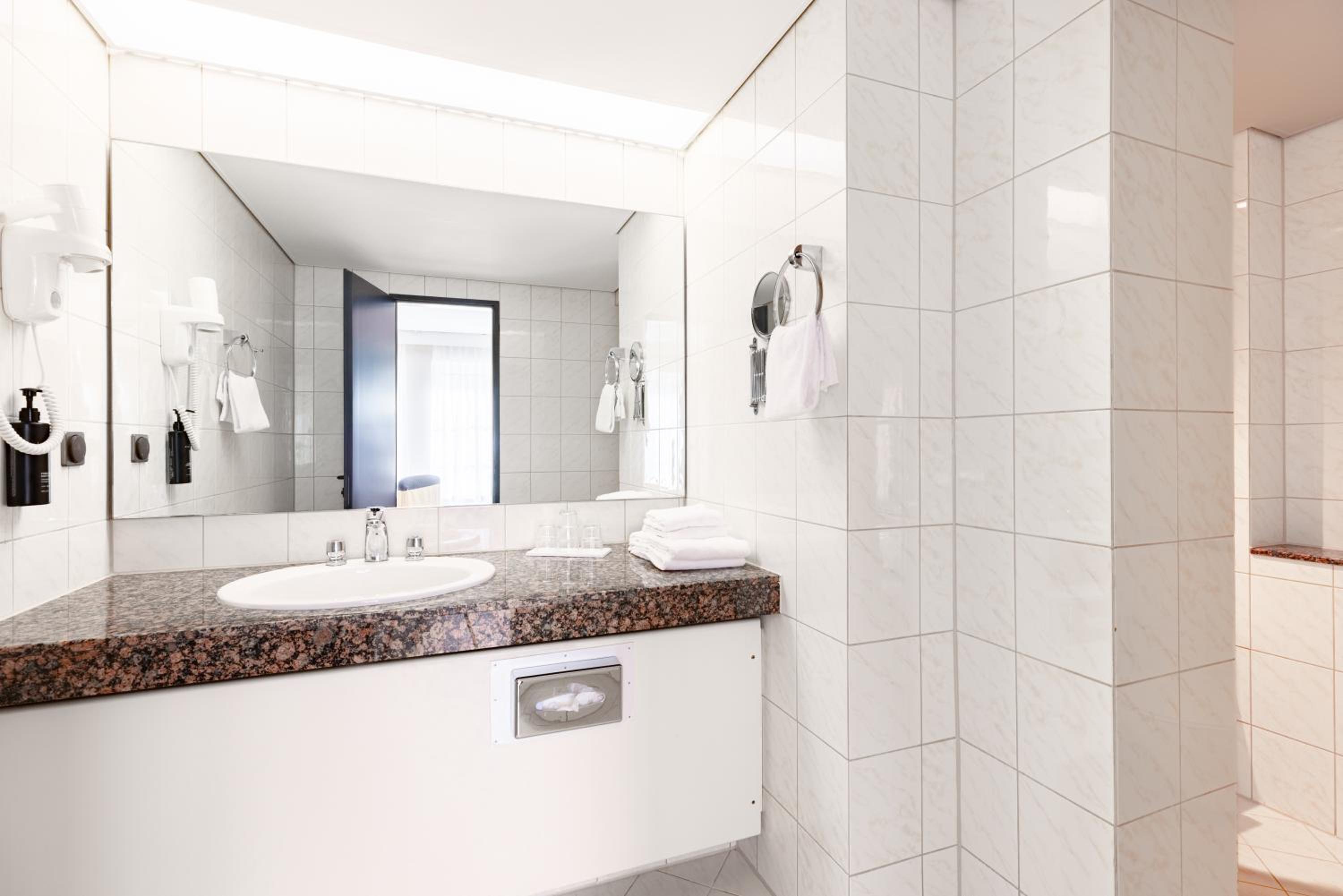 Standard Triple Room - Photo 4