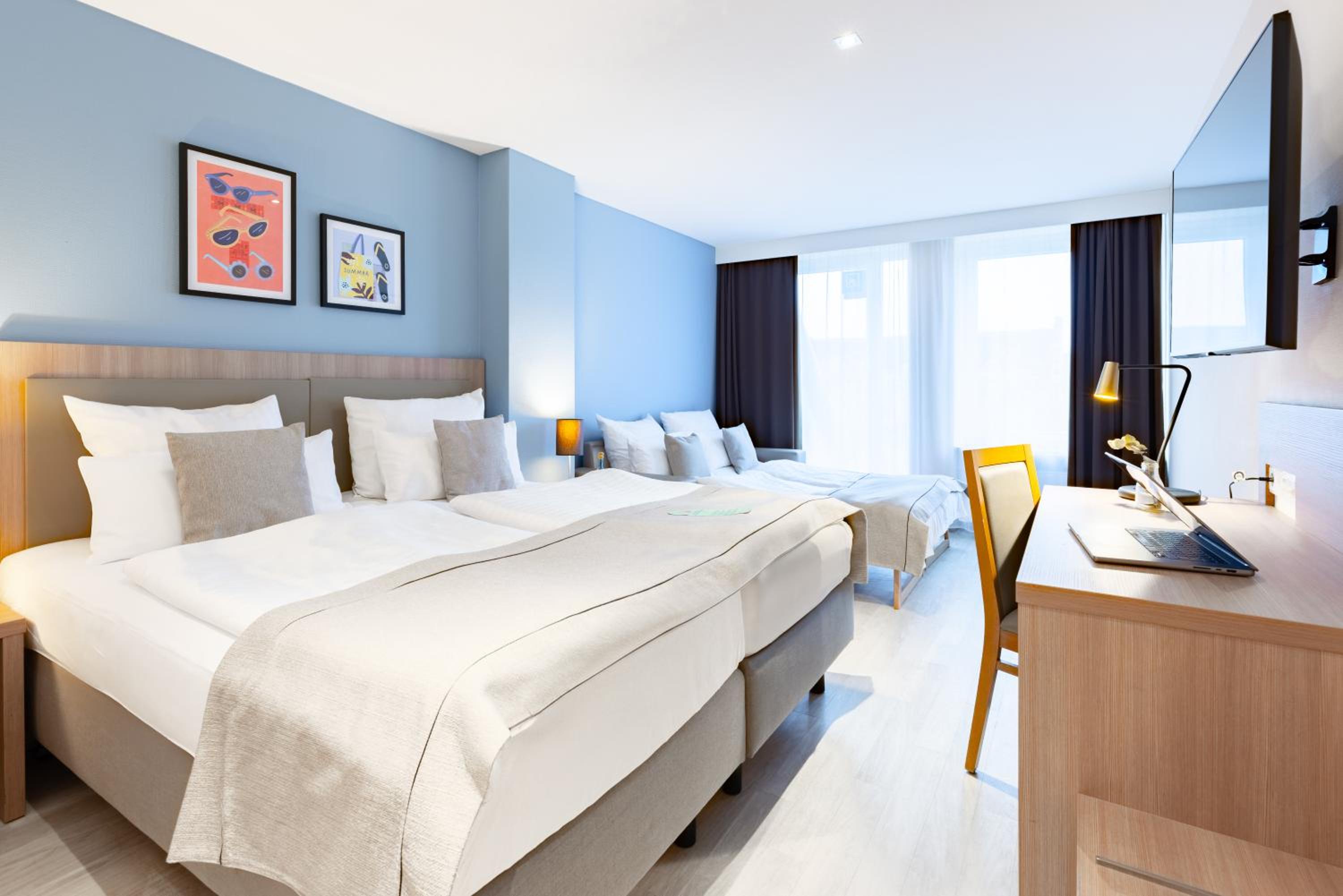 Premium King Room with Sofa Bed - Photo 1