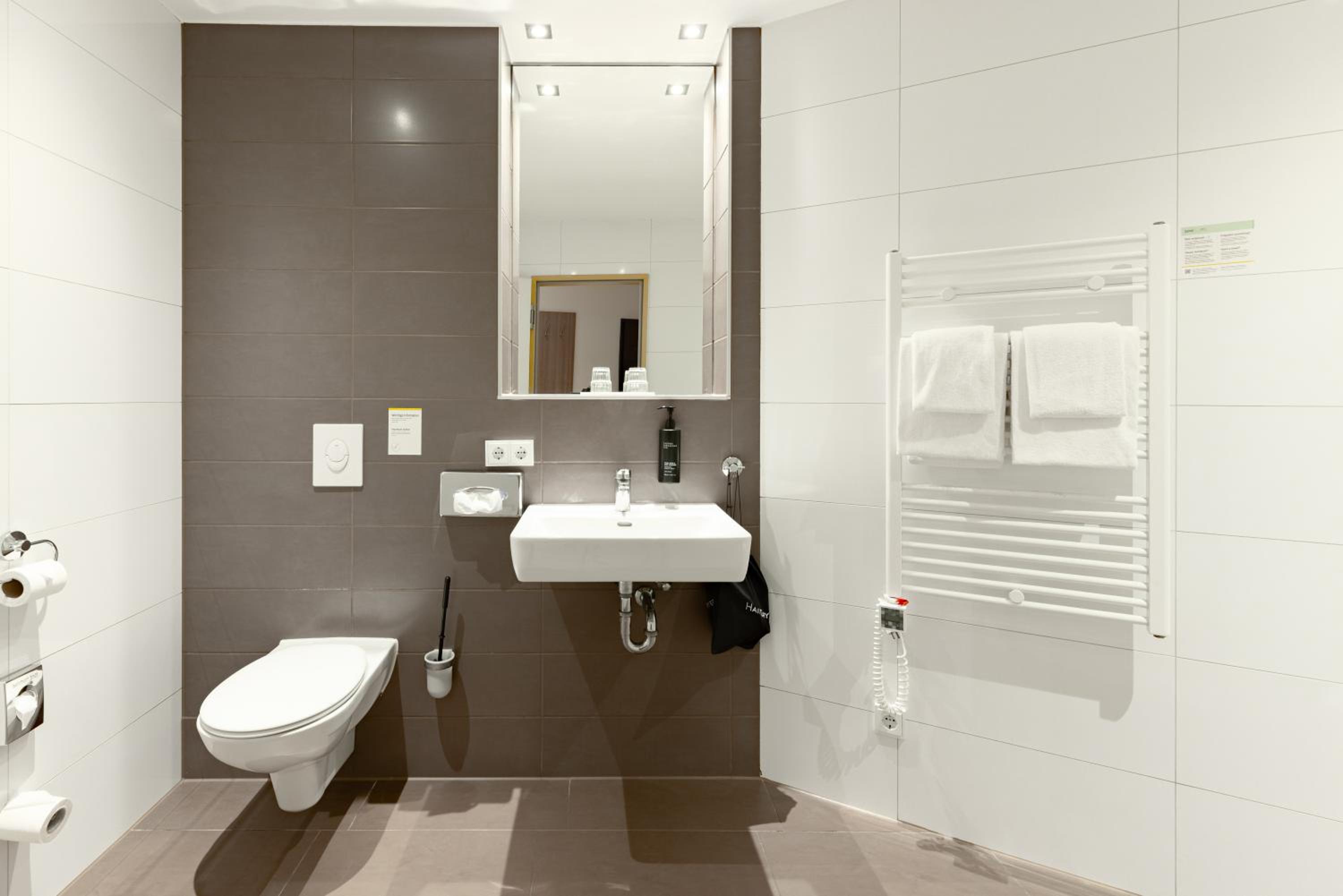 Standard Queen Room - Photo 3