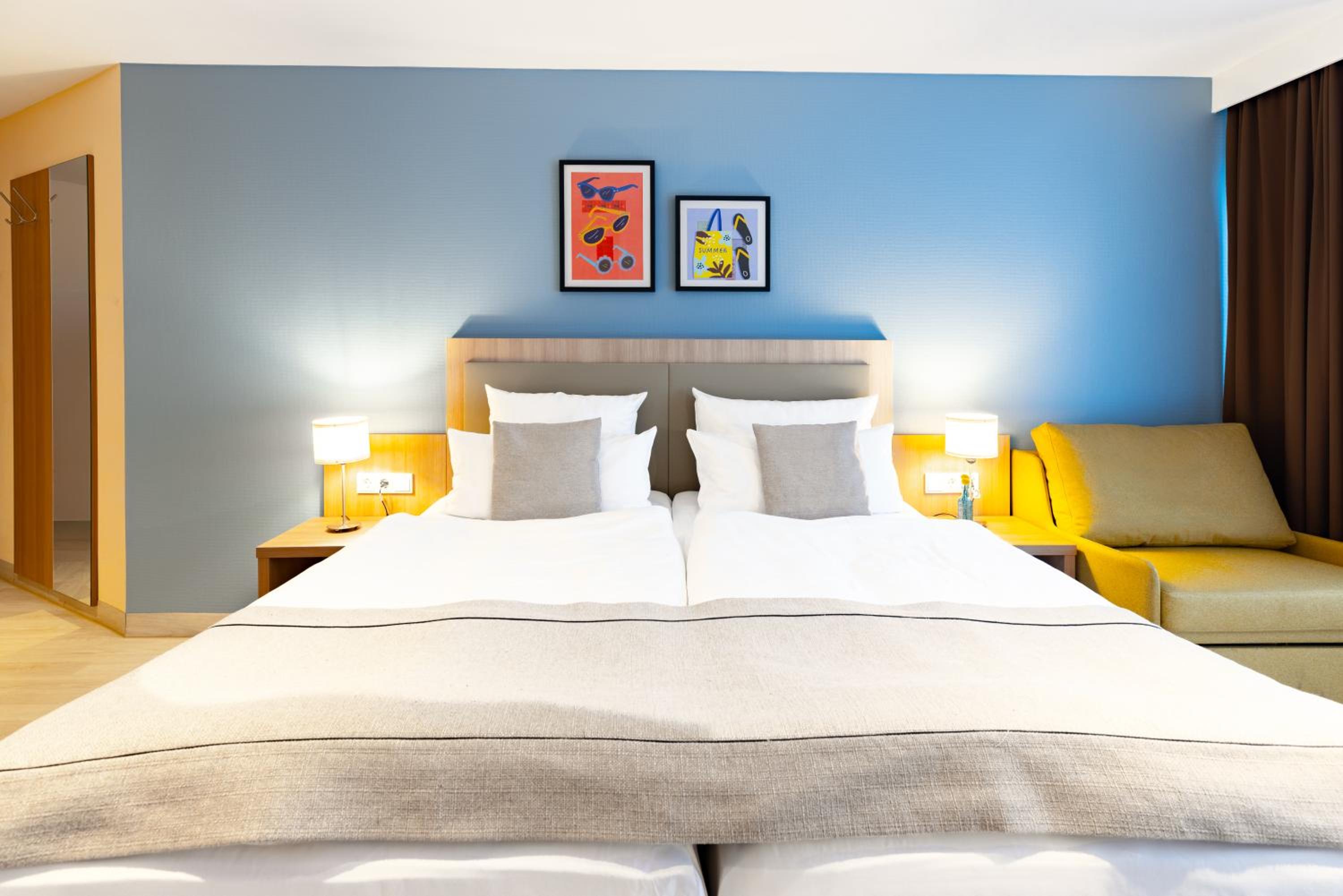 Standard Queen Room - Photo 7
