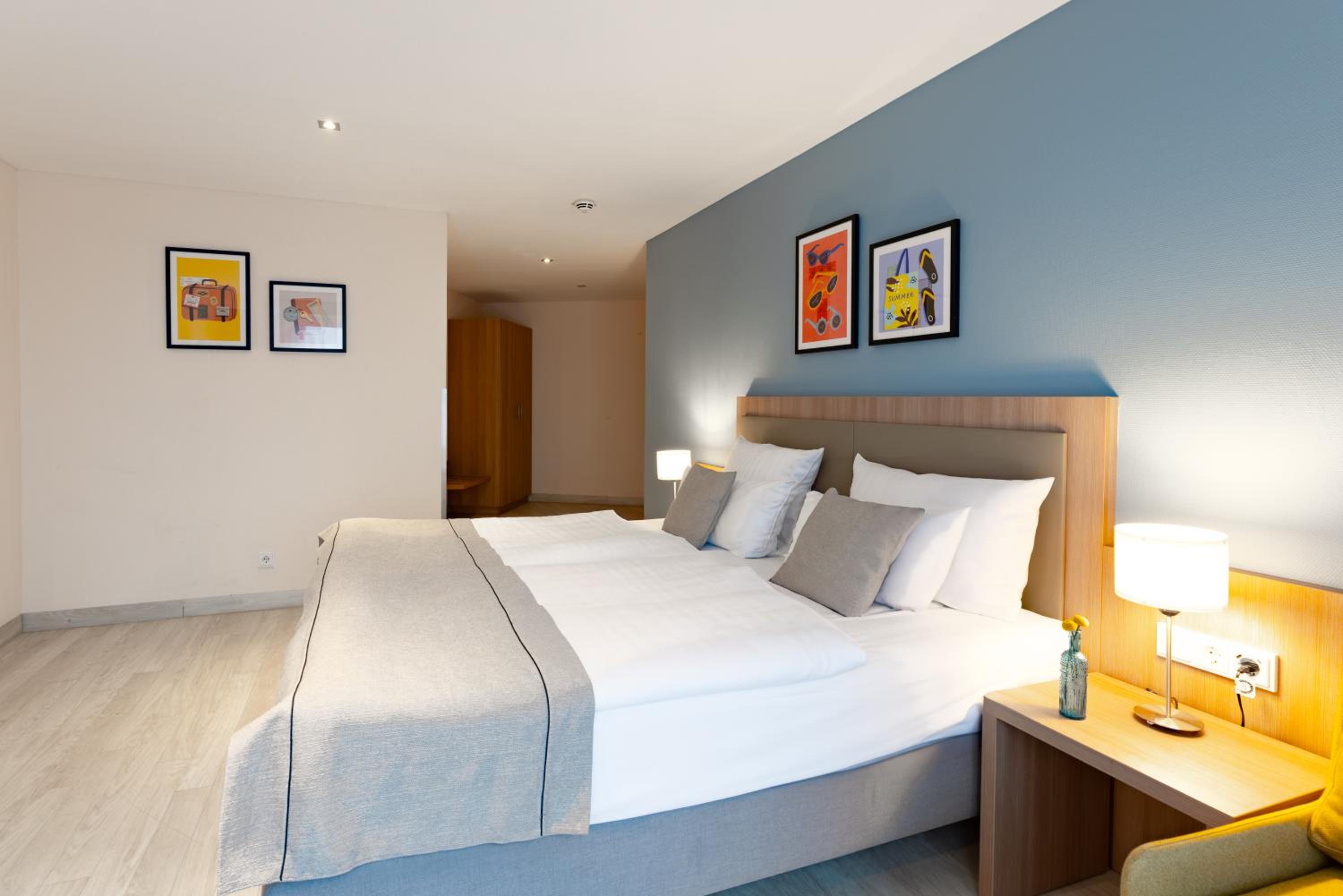 Standard Queen Room - Photo 10