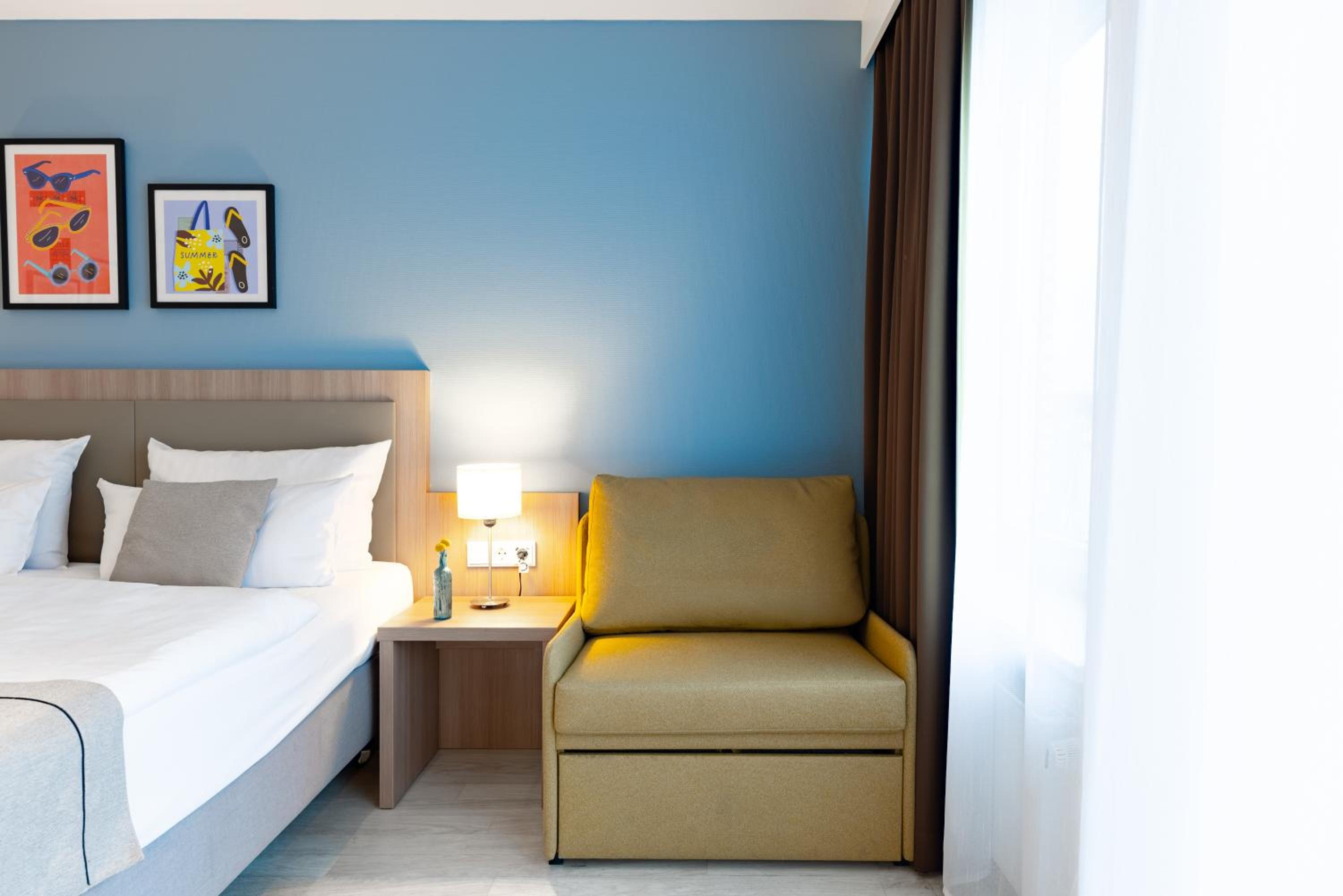 Standard Queen Room - Photo 9