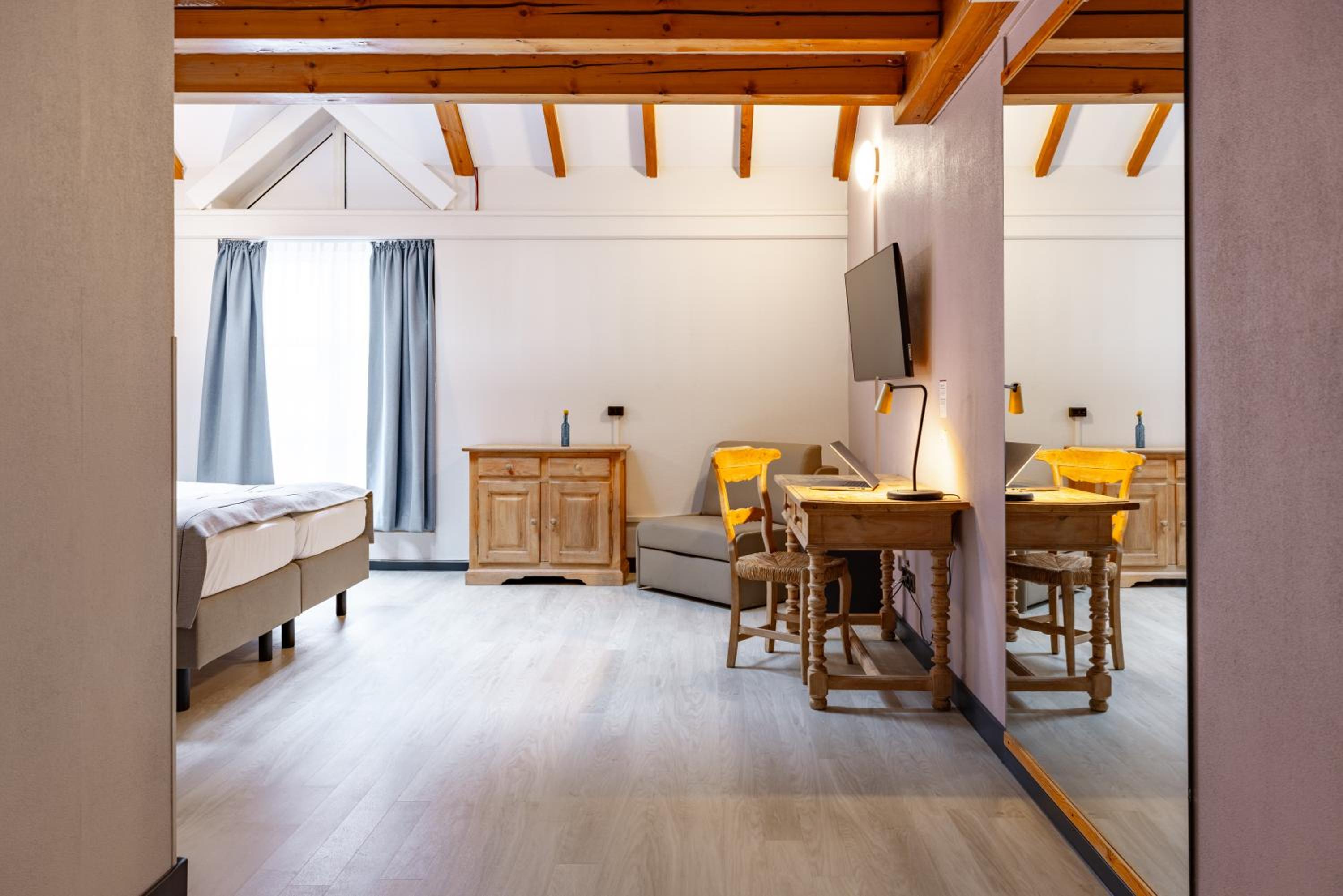 Two-Bedroom Duplex Suite - Photo 4