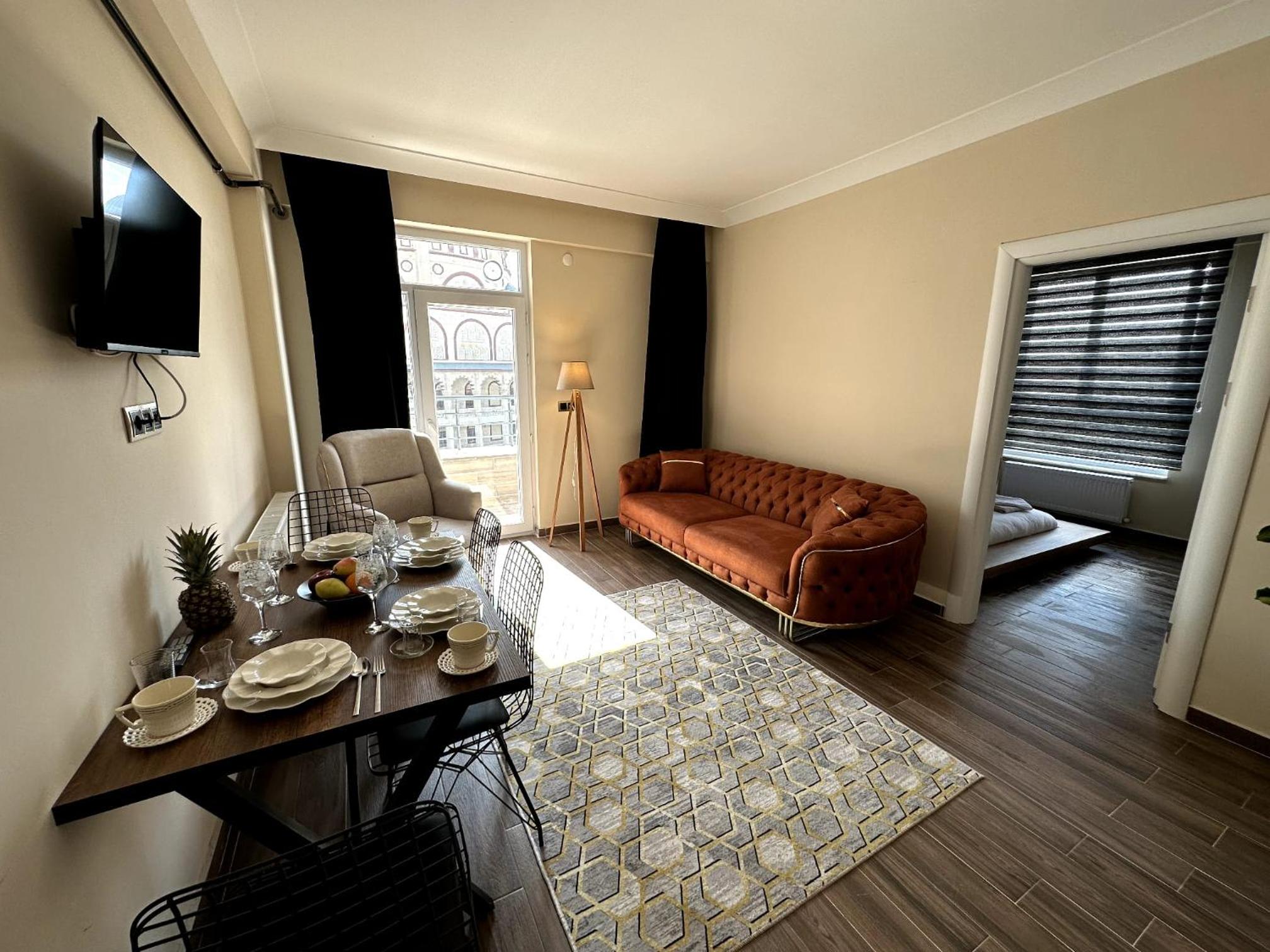 Deluxe Double or Twin Room with Balcony photo 1