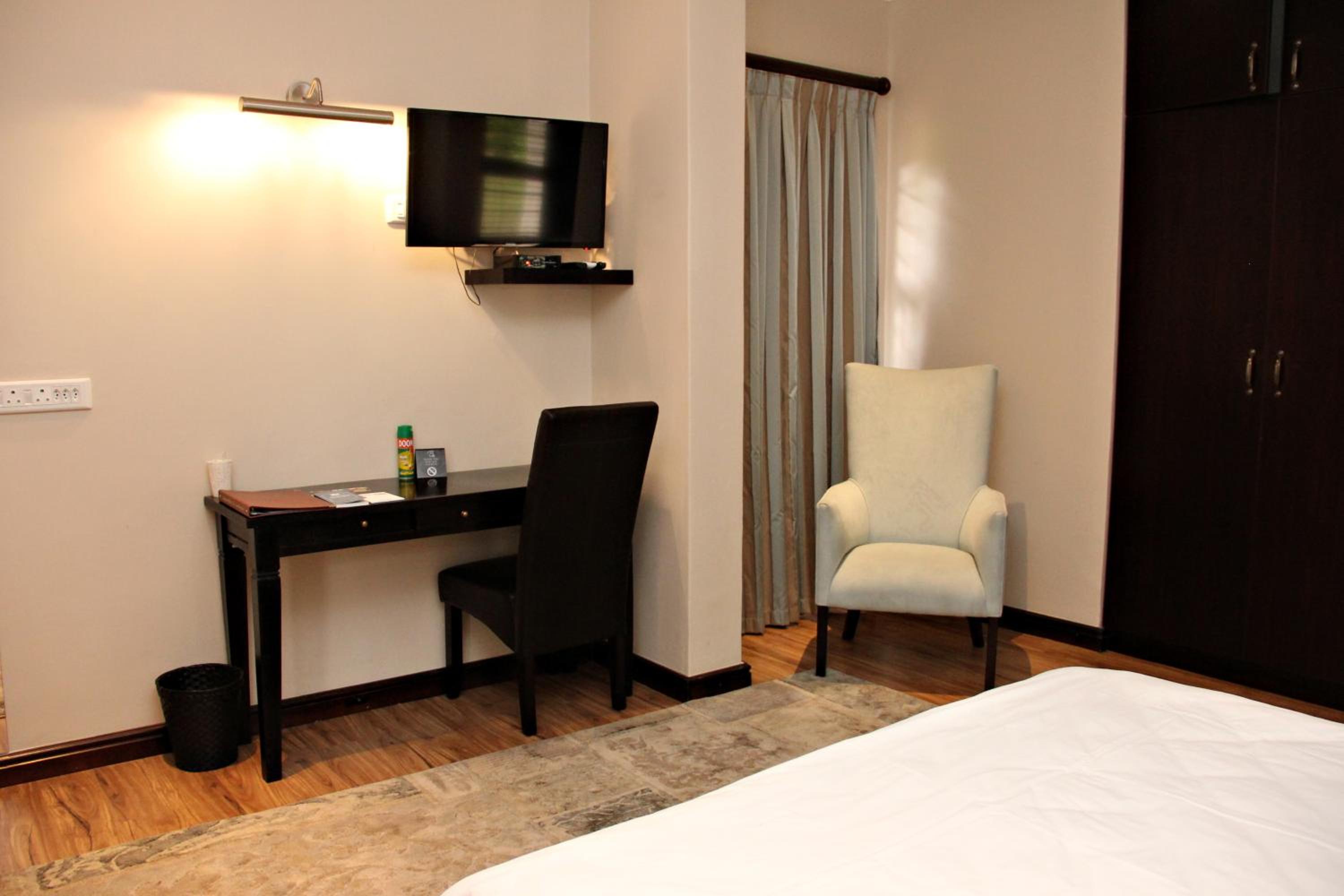 Deluxe Double Room with Shower - Photo 4