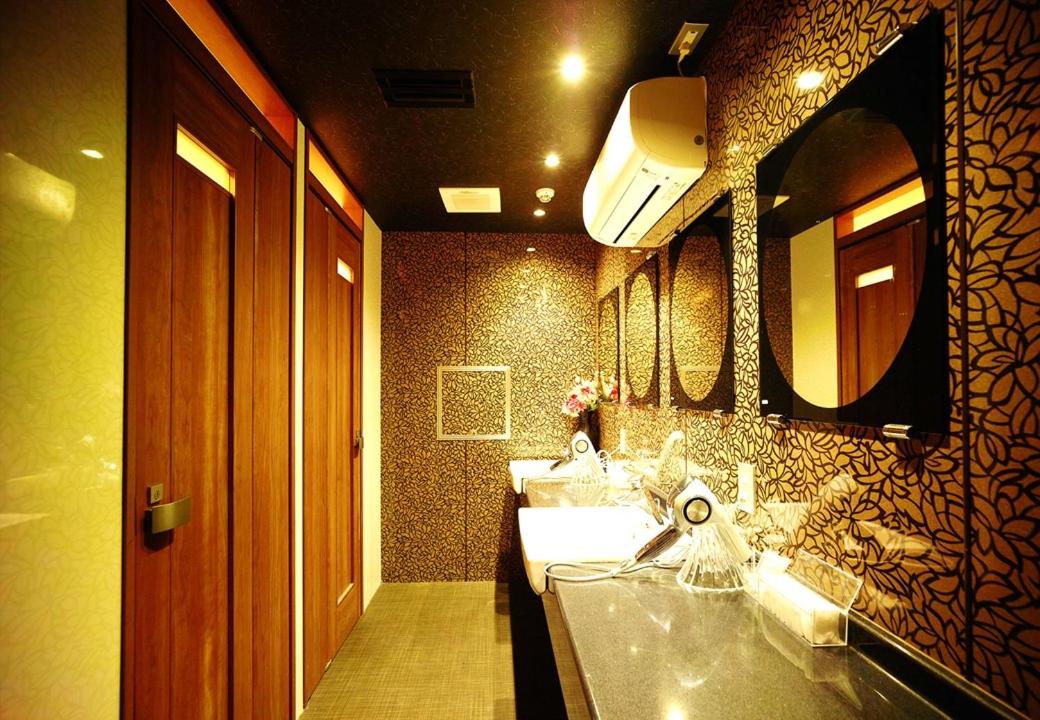 Japanese-Style Quadruple Room with Shared Bathroom Female Only - Nonsmoking