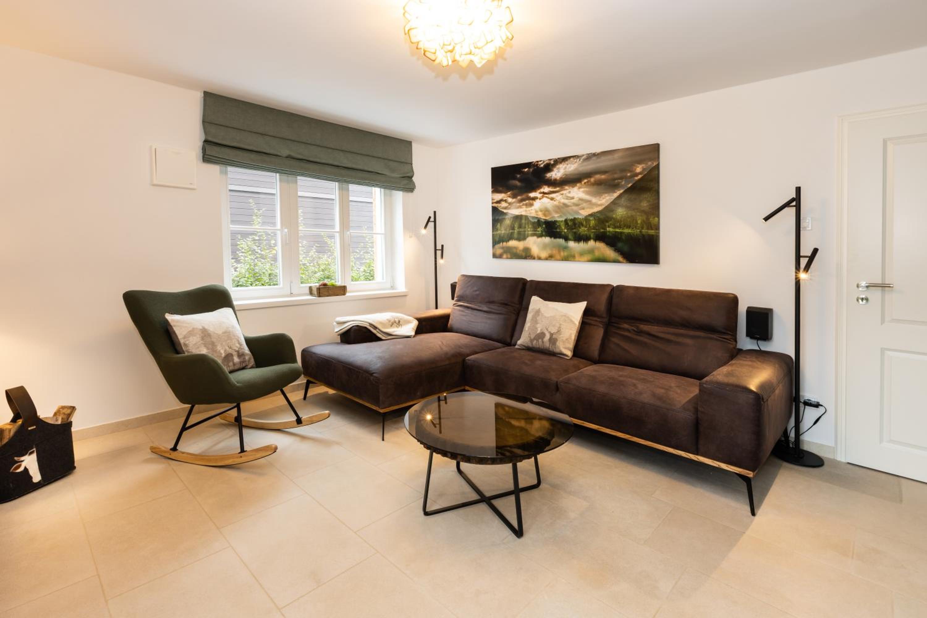 Two-Bedroom Apartment with Mountain View photo 2