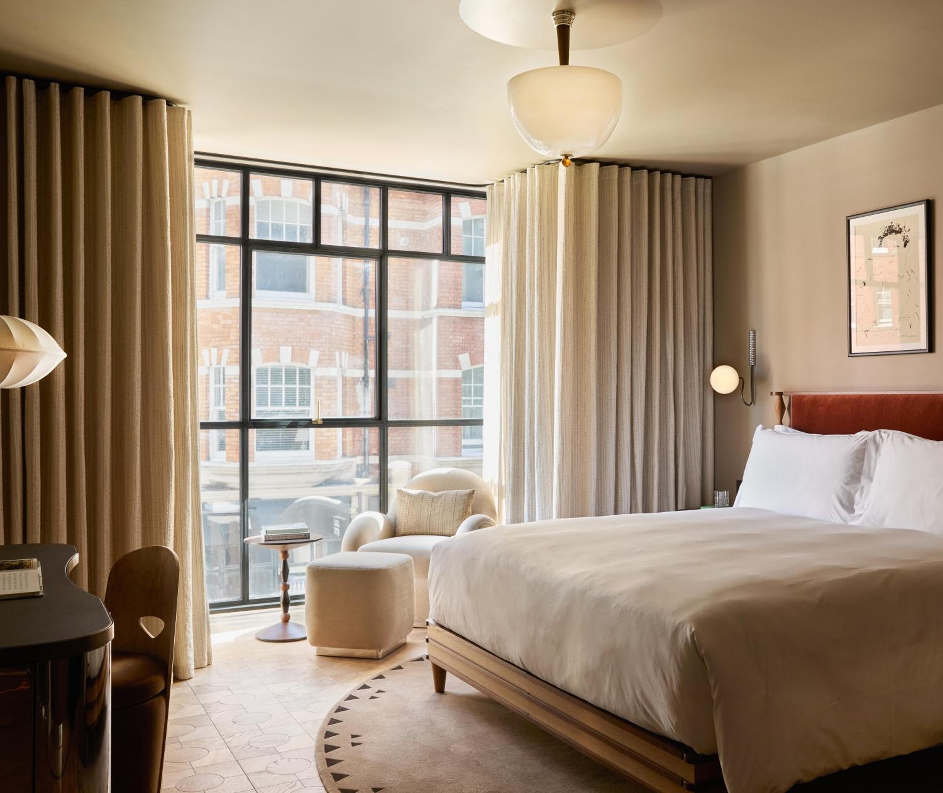 Deluxe King Room photo 2