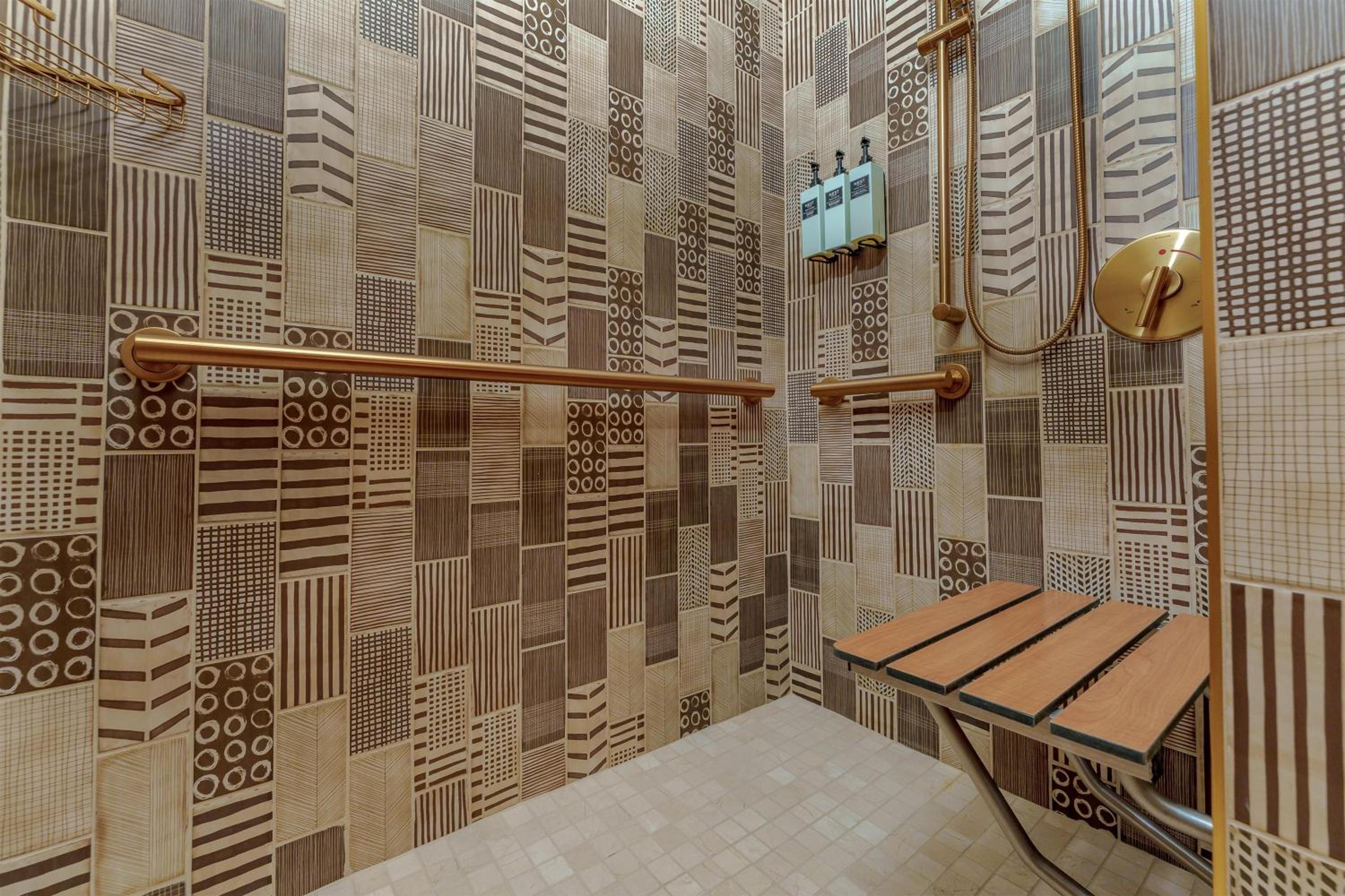 Remodeled 2 Queens Suite Accessible Roll-in Shower photo 1